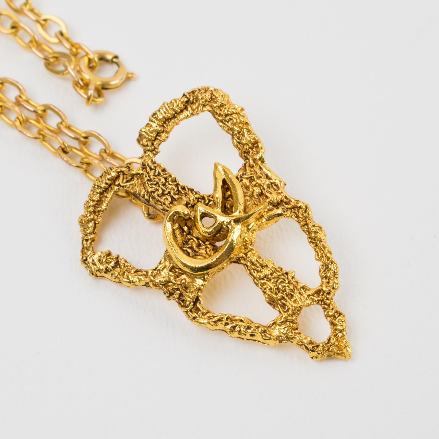 Christian Lacroix, collier pendentif en dentelle et métal doré en vente 1