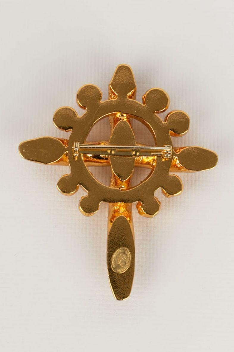 Christian Lacroix Gold Brooch In Excellent Condition For Sale In SAINT-OUEN-SUR-SEINE, FR