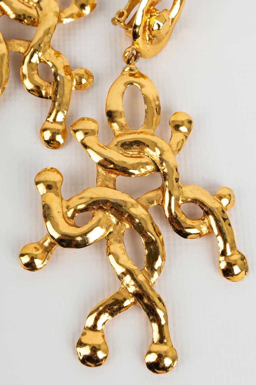 Christian Lacroix Gold metal Openwork Earrings In Excellent Condition In SAINT-OUEN-SUR-SEINE, FR