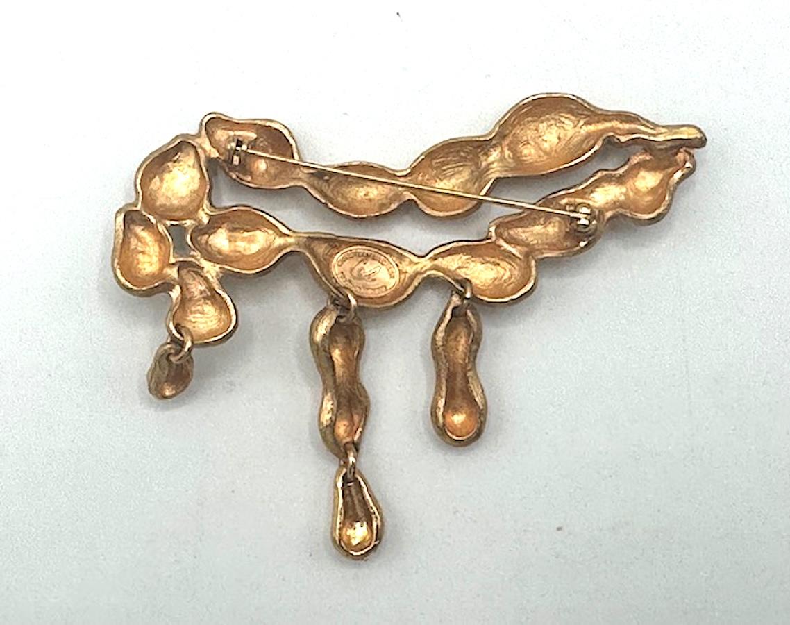Christian Lacroix Broche de oro con textura de cacahuete en venta 6