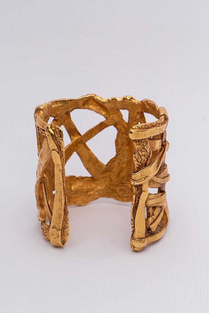 Christian Lacroix Golden Cuff Bracelet In Excellent Condition In SAINT-OUEN-SUR-SEINE, FR