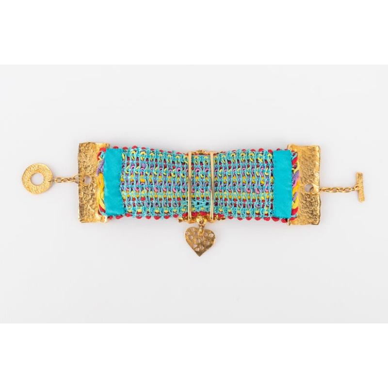 Christian Lacroix- Pulsera de metal dorado con adornos multicolores.

Más información:
Estado: Muy buen estado
Dimensiones: Longitud: 19 cm

Referencia del vendedor: BRA37