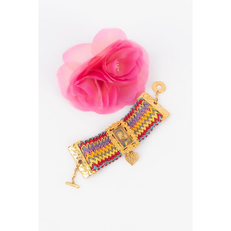 Christian Lacroix Pulsera de metal dorado en venta 4