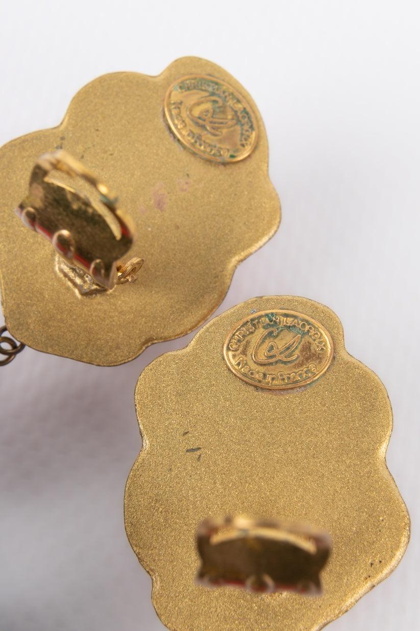 Boucles d'oreilles à clip en métal doré et résine de Christian Lacroix, années 1990 en vente 5