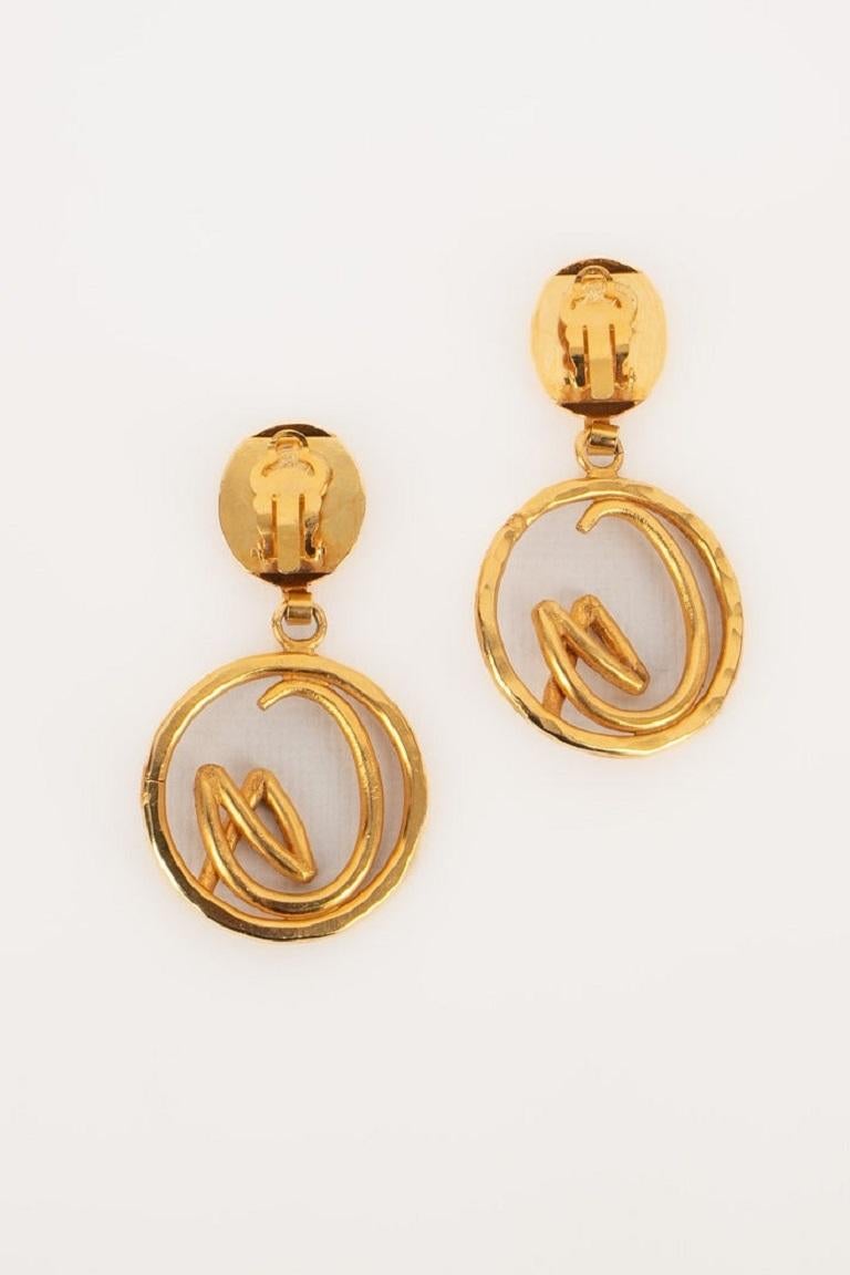 Christian Lacroix Golden Metal Earrings In Excellent Condition For Sale In SAINT-OUEN-SUR-SEINE, FR