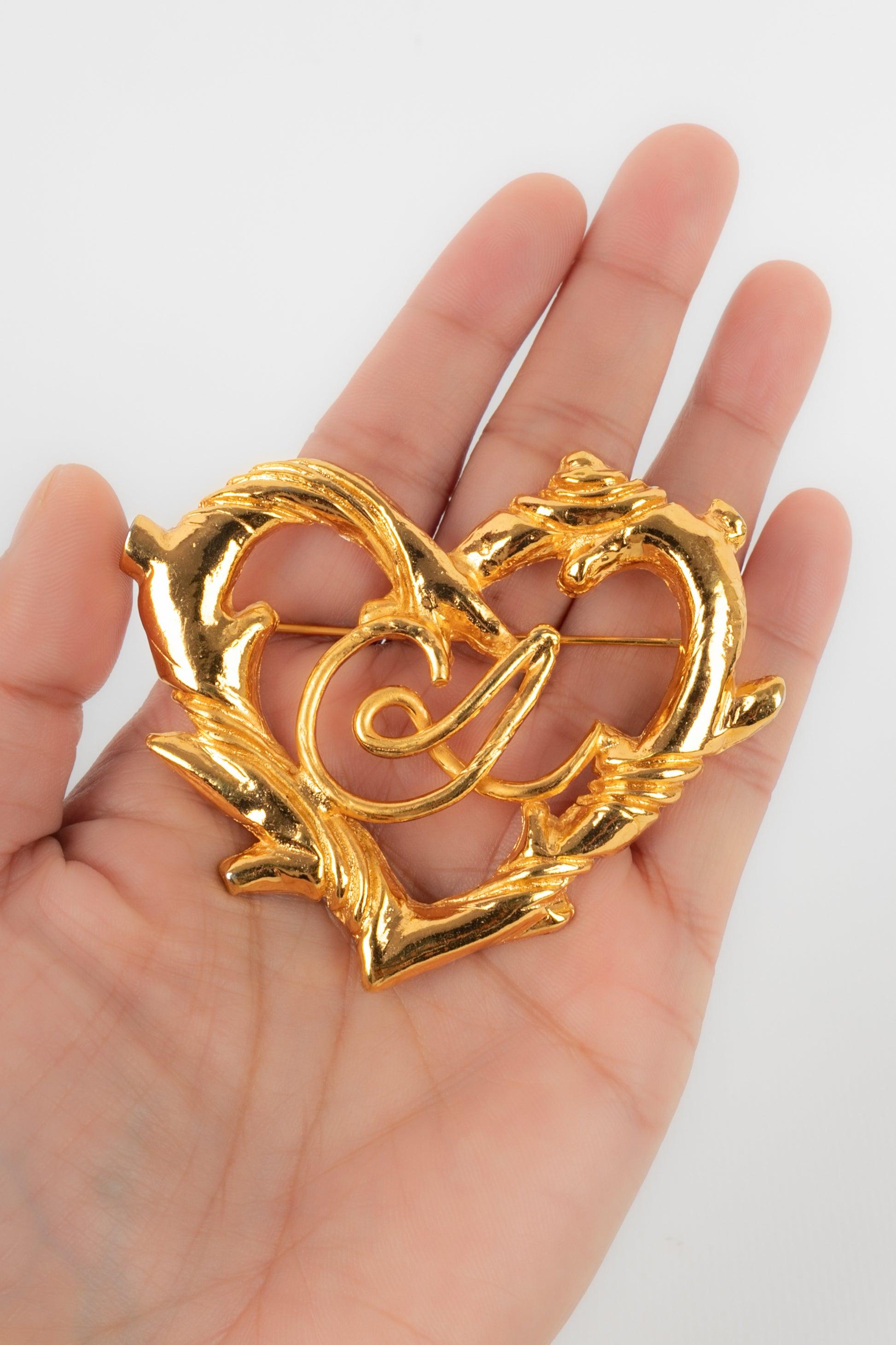 Christian Lacroix - (Made in France) Golden metal openwork brooch.

Additional information:
Condition: Very good condition
Dimensions: Height: 6 cm

Seller Reference: BR77