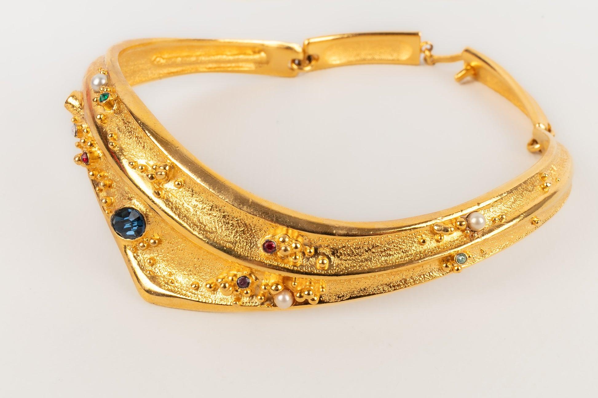 Christian Lacroix, collier court en métal doré avec strass  Pour femmes en vente