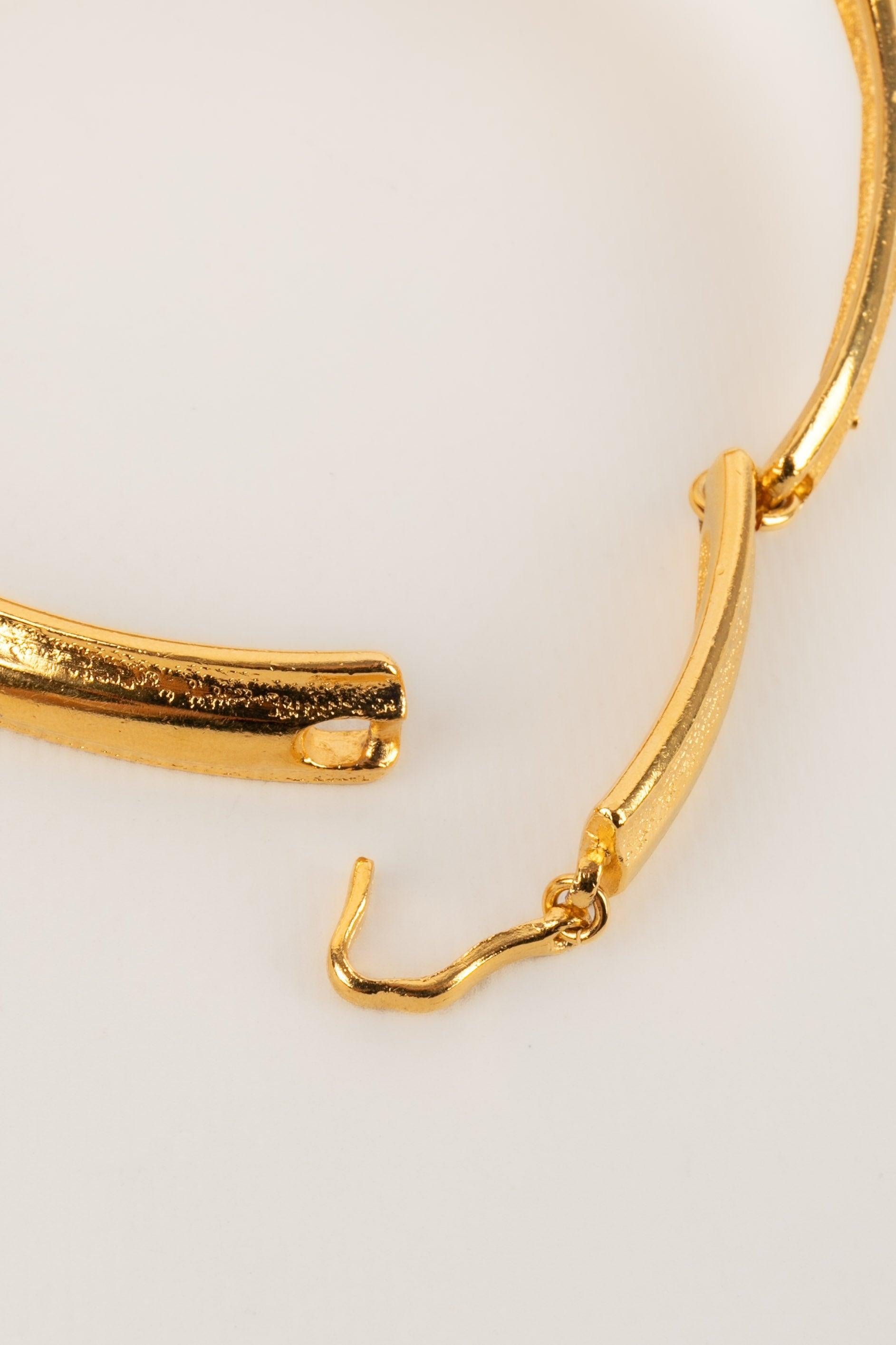 Christian Lacroix, collier court en métal doré avec strass  en vente 4