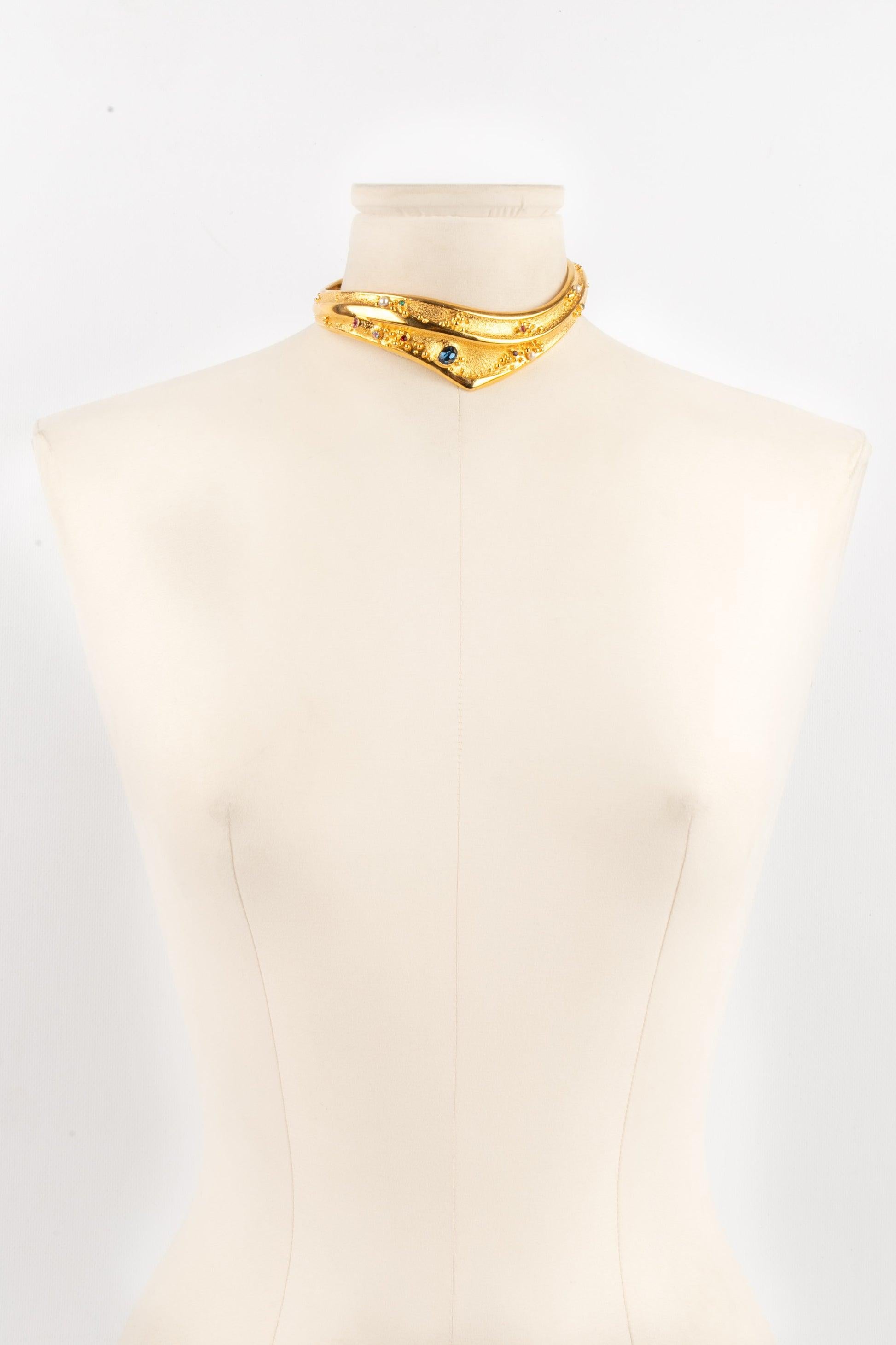 Christian Lacroix Golden Metal Short Necklace with Rhinestones  For Sale 5