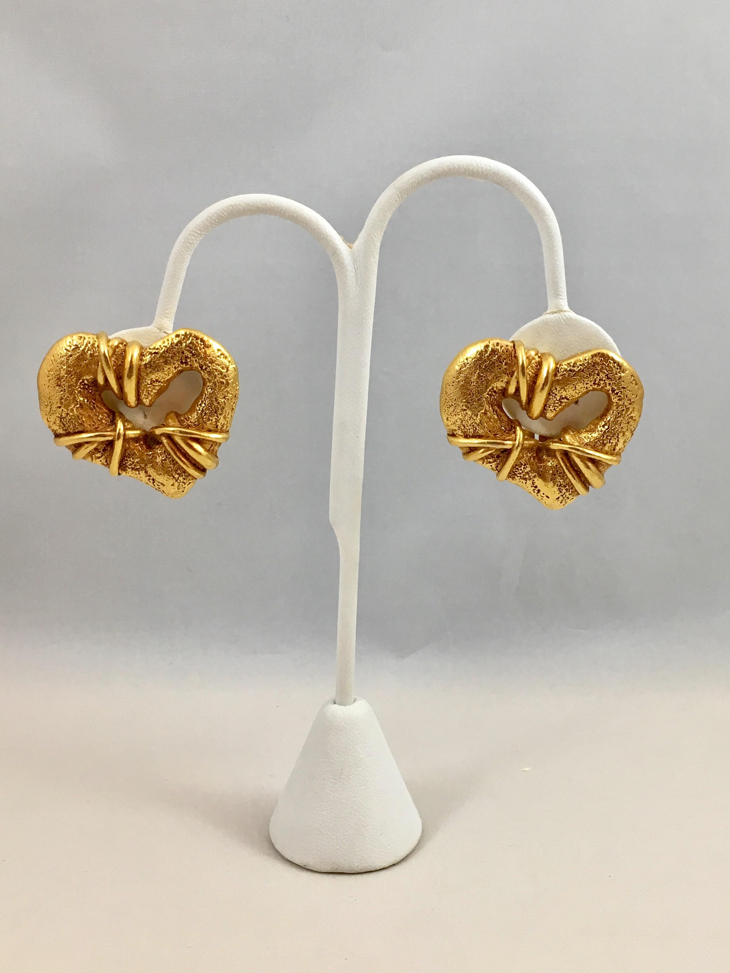 Christian LaCroix Goldtone Heart Earrings 1994 Damen im Angebot