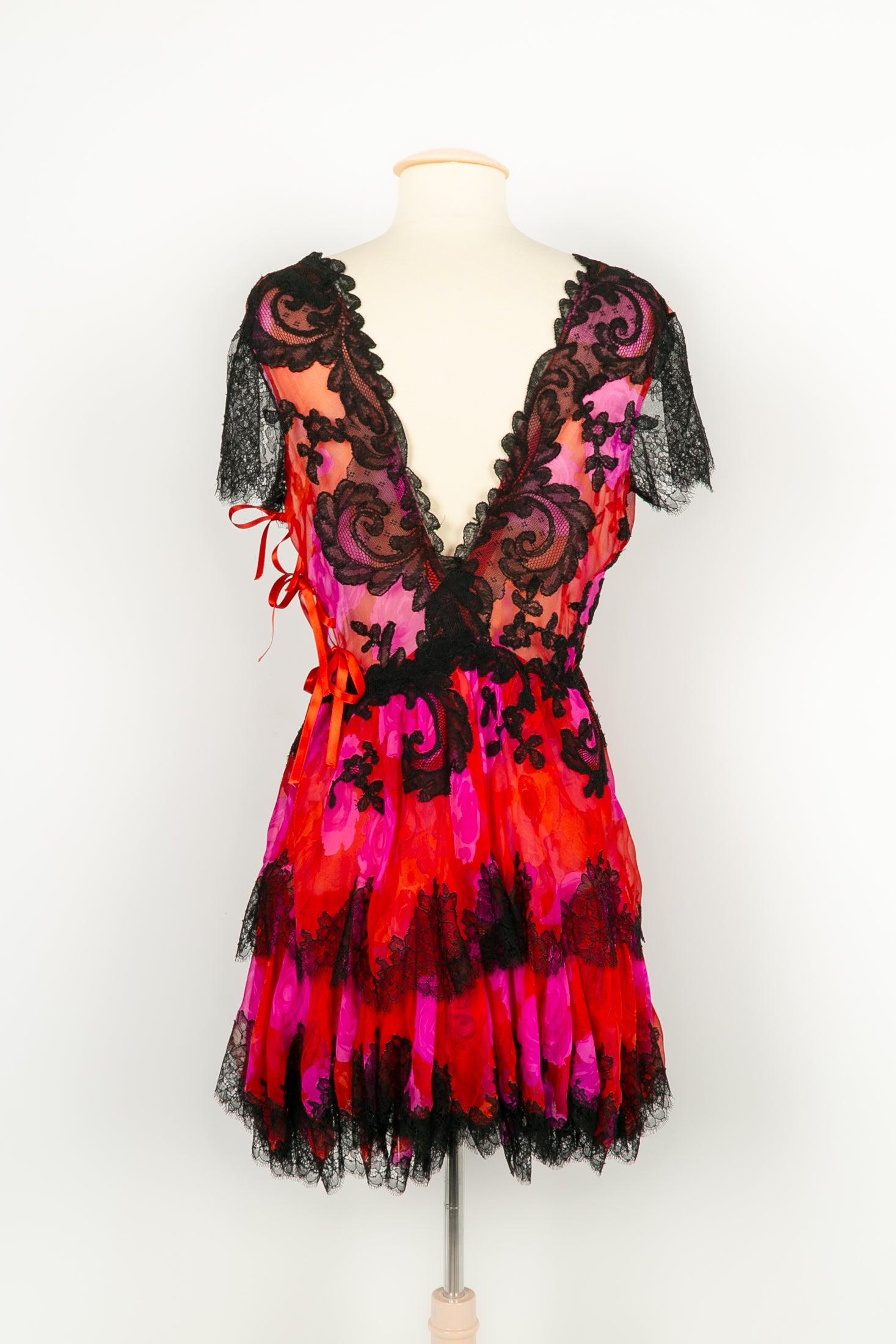 Christian Lacroix Haute Couture Dress in Silk Muslin and Lace In Excellent Condition For Sale In SAINT-OUEN-SUR-SEINE, FR