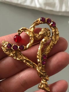 CHRISTIAN LACROIX Broche en forme de cœur