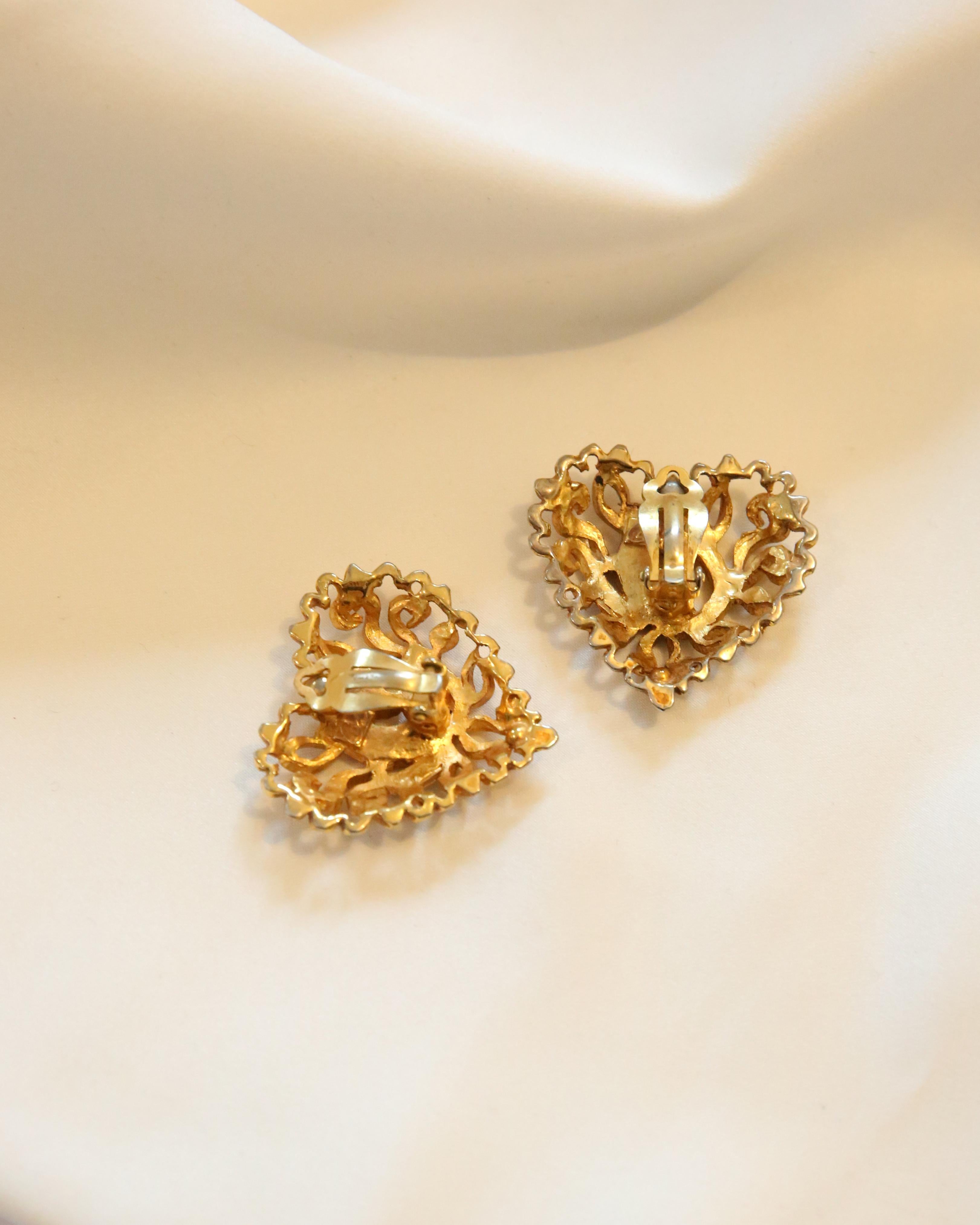 Christian Lacroix heart shaped filagree gold crystal clip on oversized earrings In Good Condition For Sale In Paris, FR