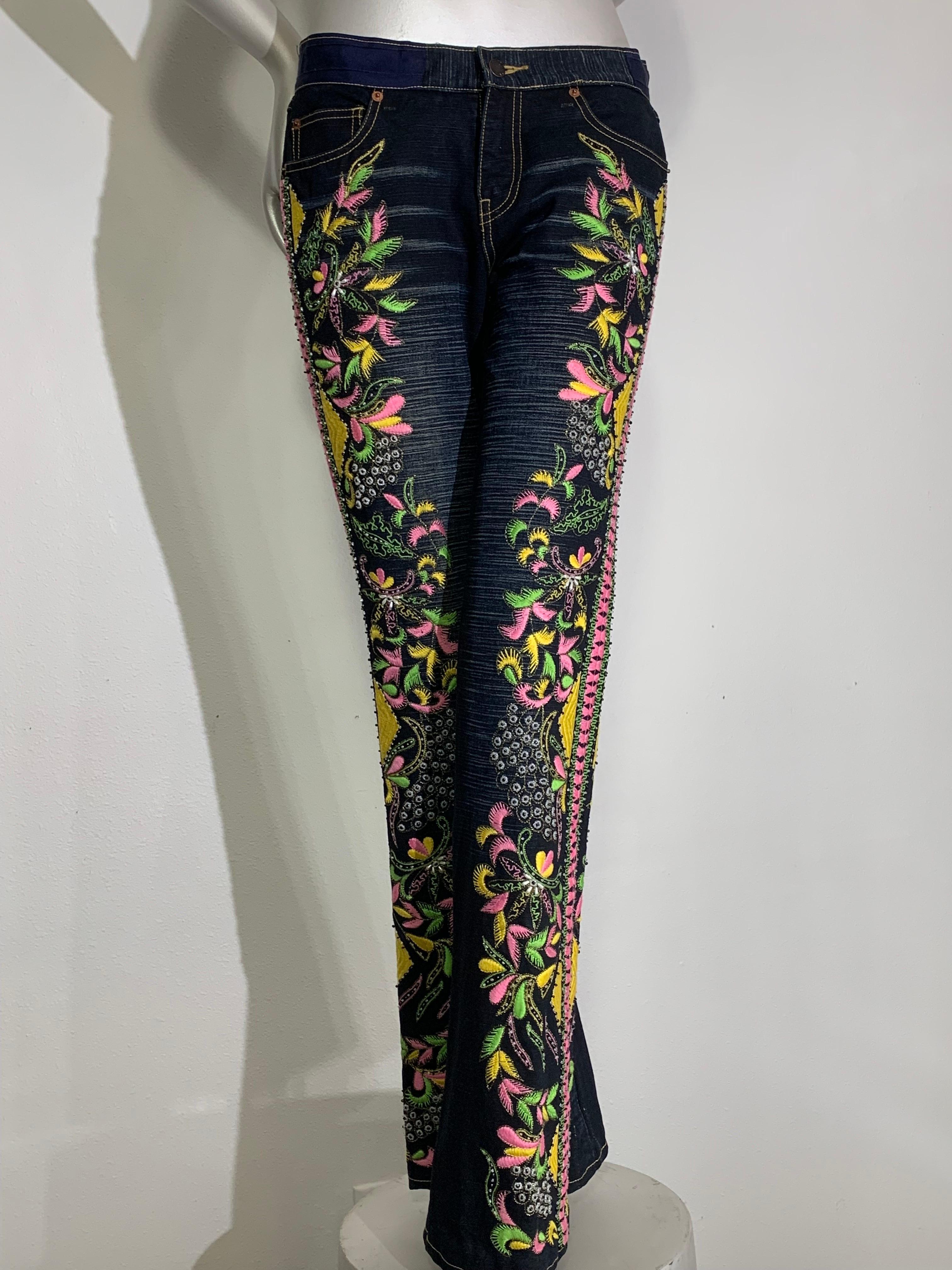 Christian Lacroix Vaqueros vaqueros desgastados Bootleg con grandes bordados y cuentas en venta 11