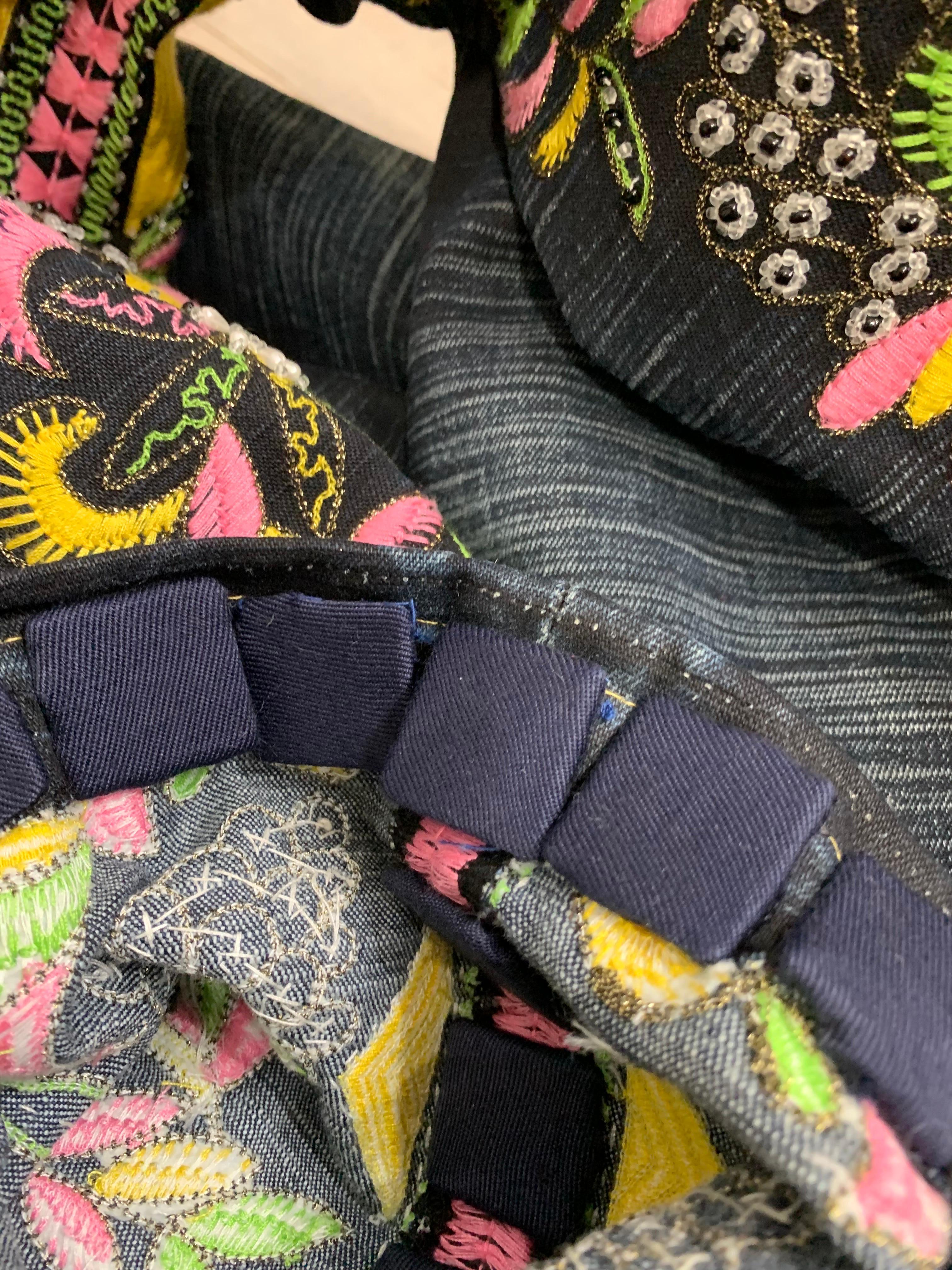 Christian Lacroix Vaqueros vaqueros desgastados Bootleg con grandes bordados y cuentas en venta 13