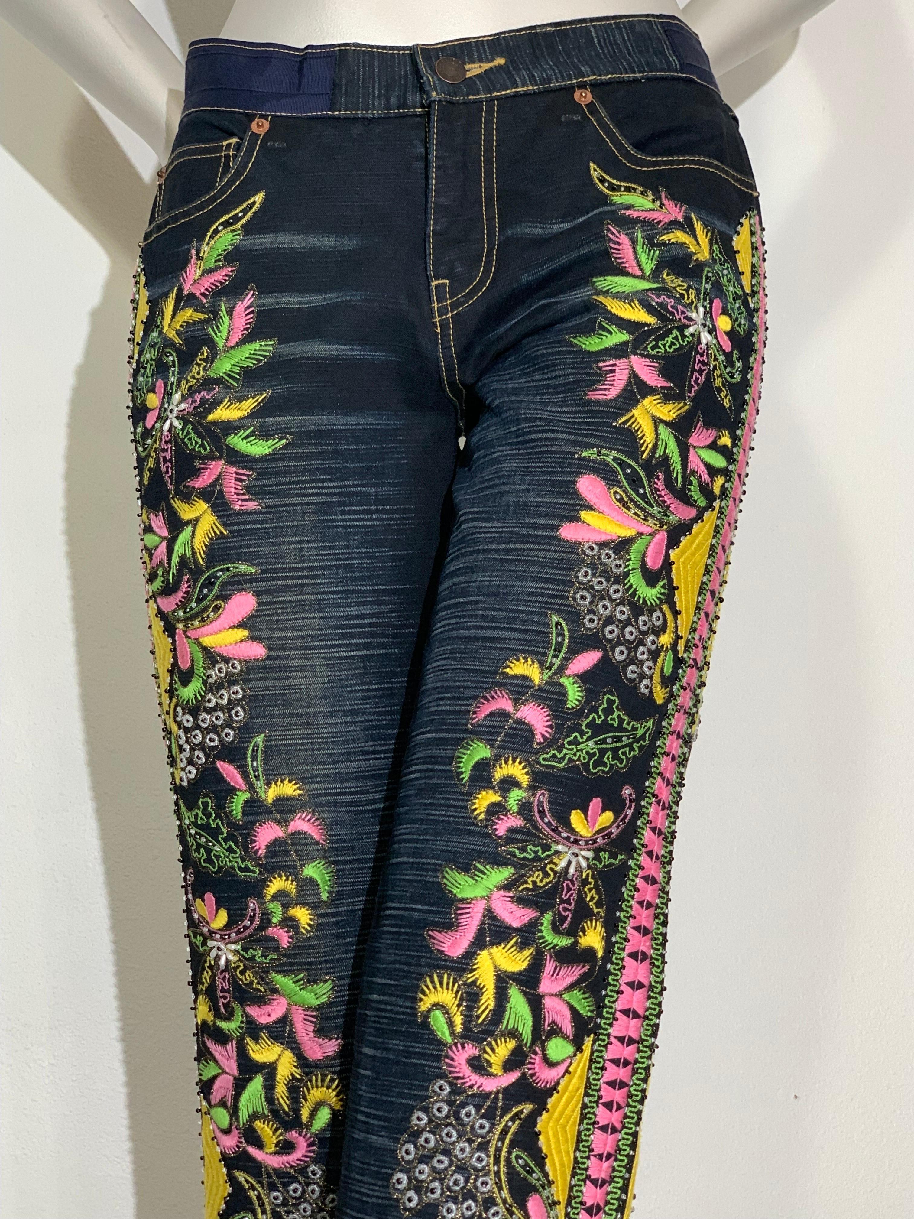 Christian Lacroix Vaqueros vaqueros desgastados Bootleg con grandes bordados y cuentas en venta 1