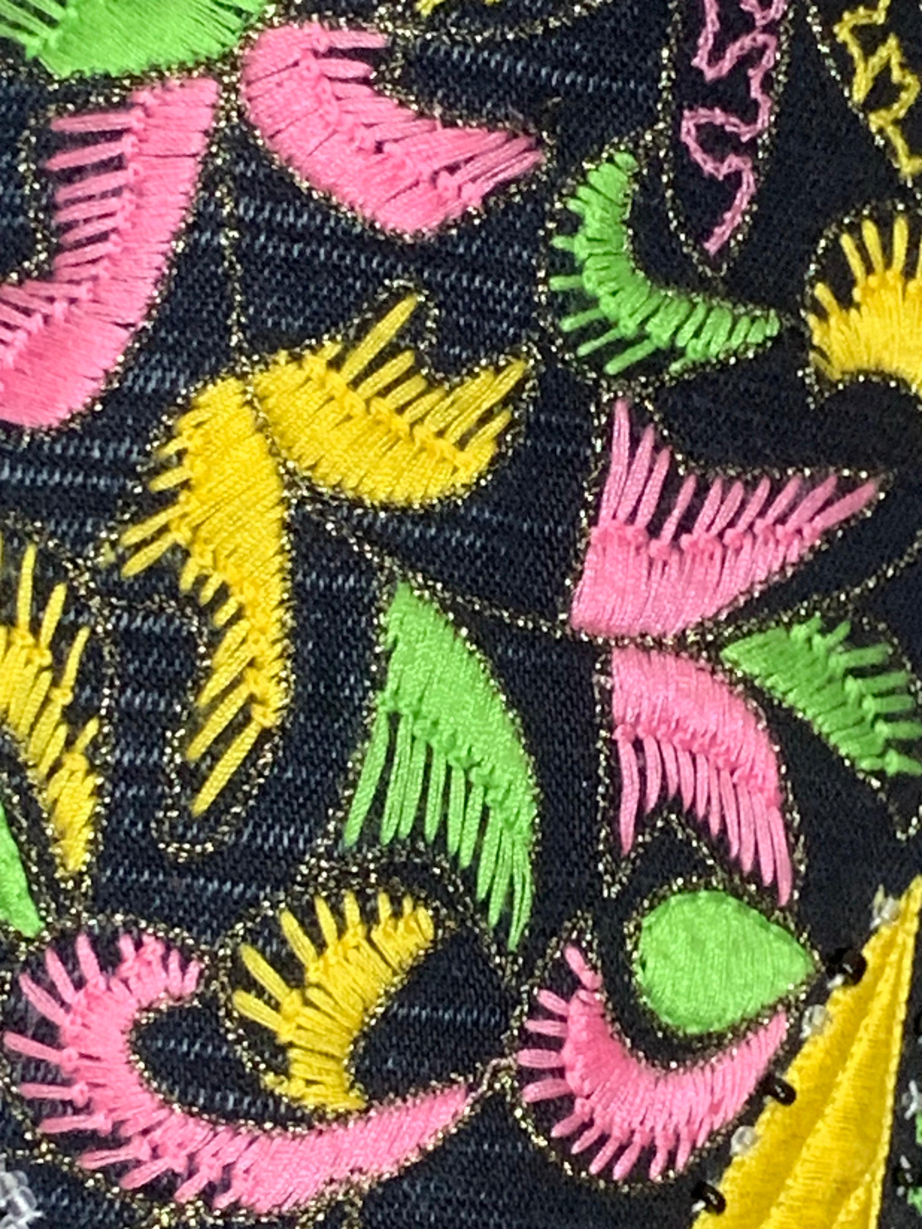 Christian Lacroix Vaqueros vaqueros desgastados Bootleg con grandes bordados y cuentas en venta 2