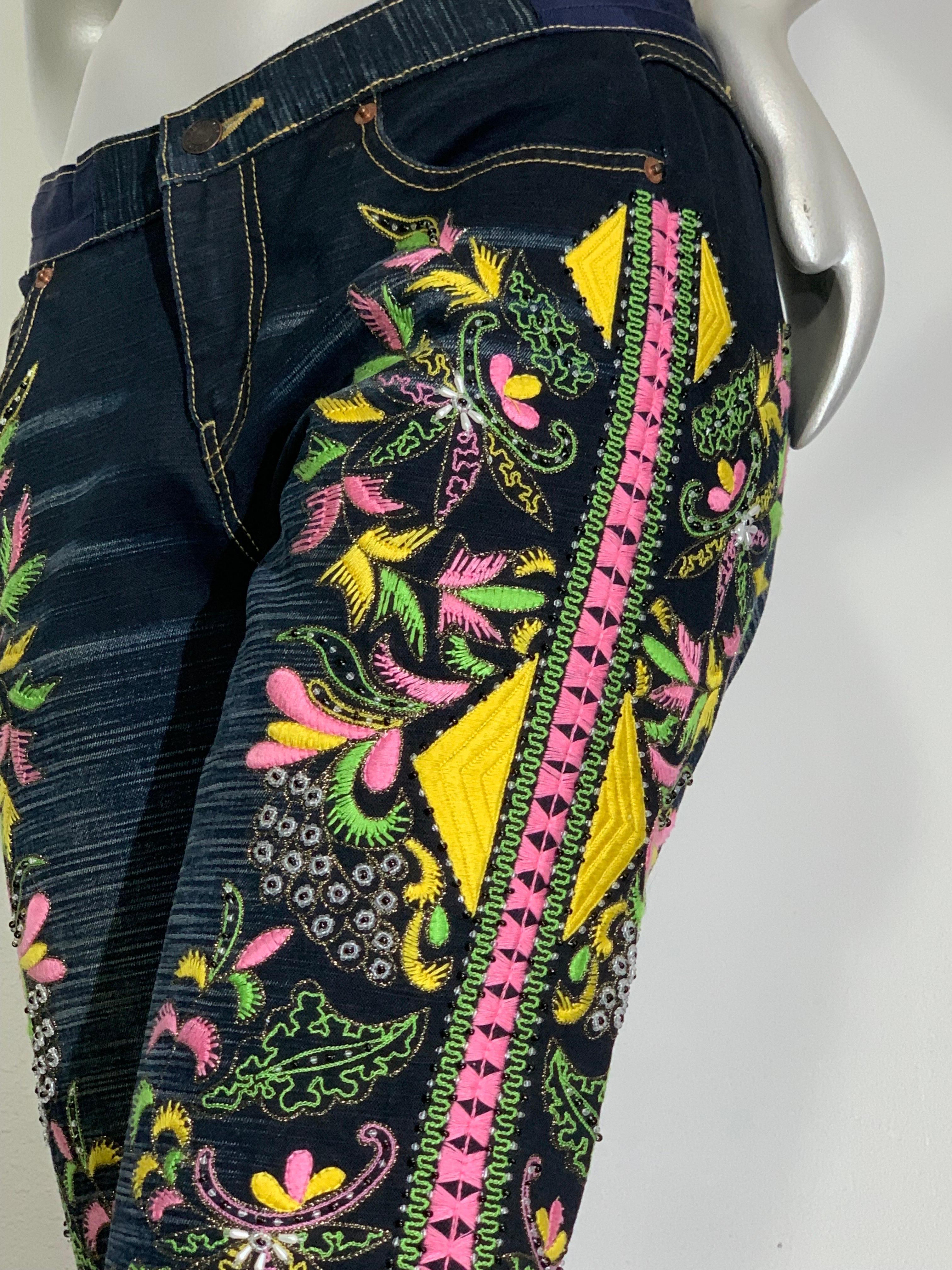 Christian Lacroix Vaqueros vaqueros desgastados Bootleg con grandes bordados y cuentas en venta 4