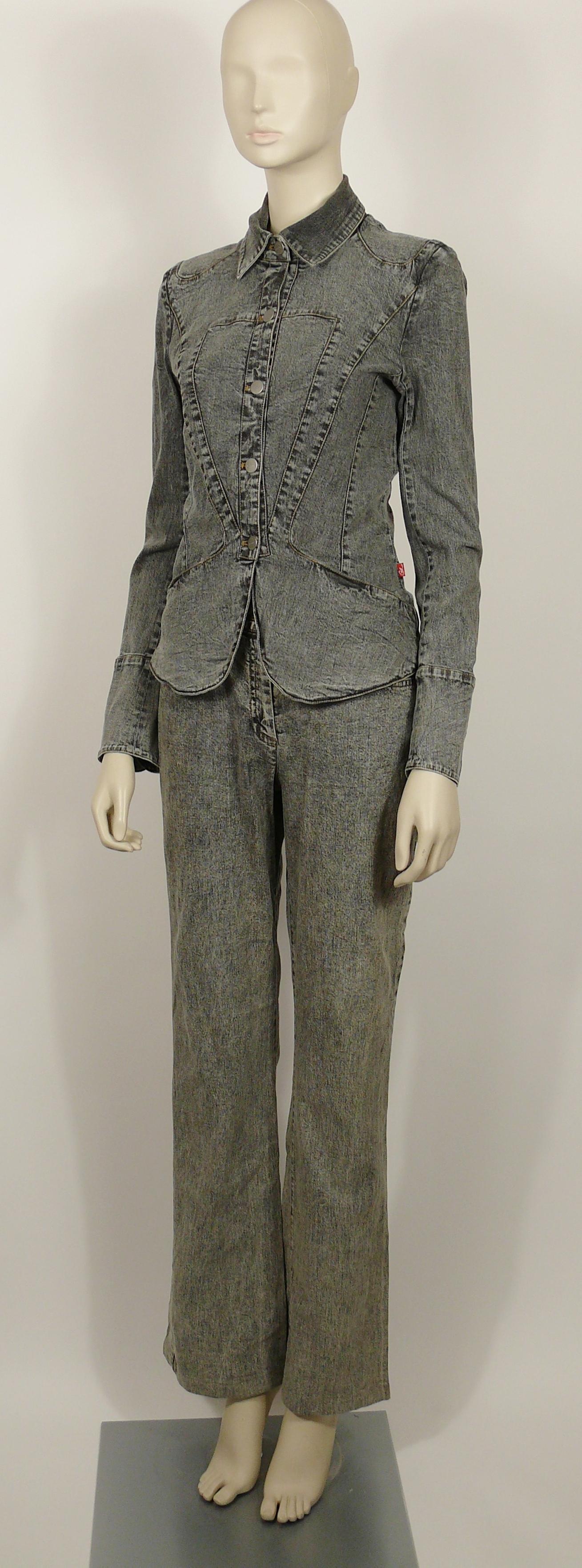 Christian Lacroix Jeans Veste et pantalon vintage brodés en denim en forme de cœur Pour femmes en vente