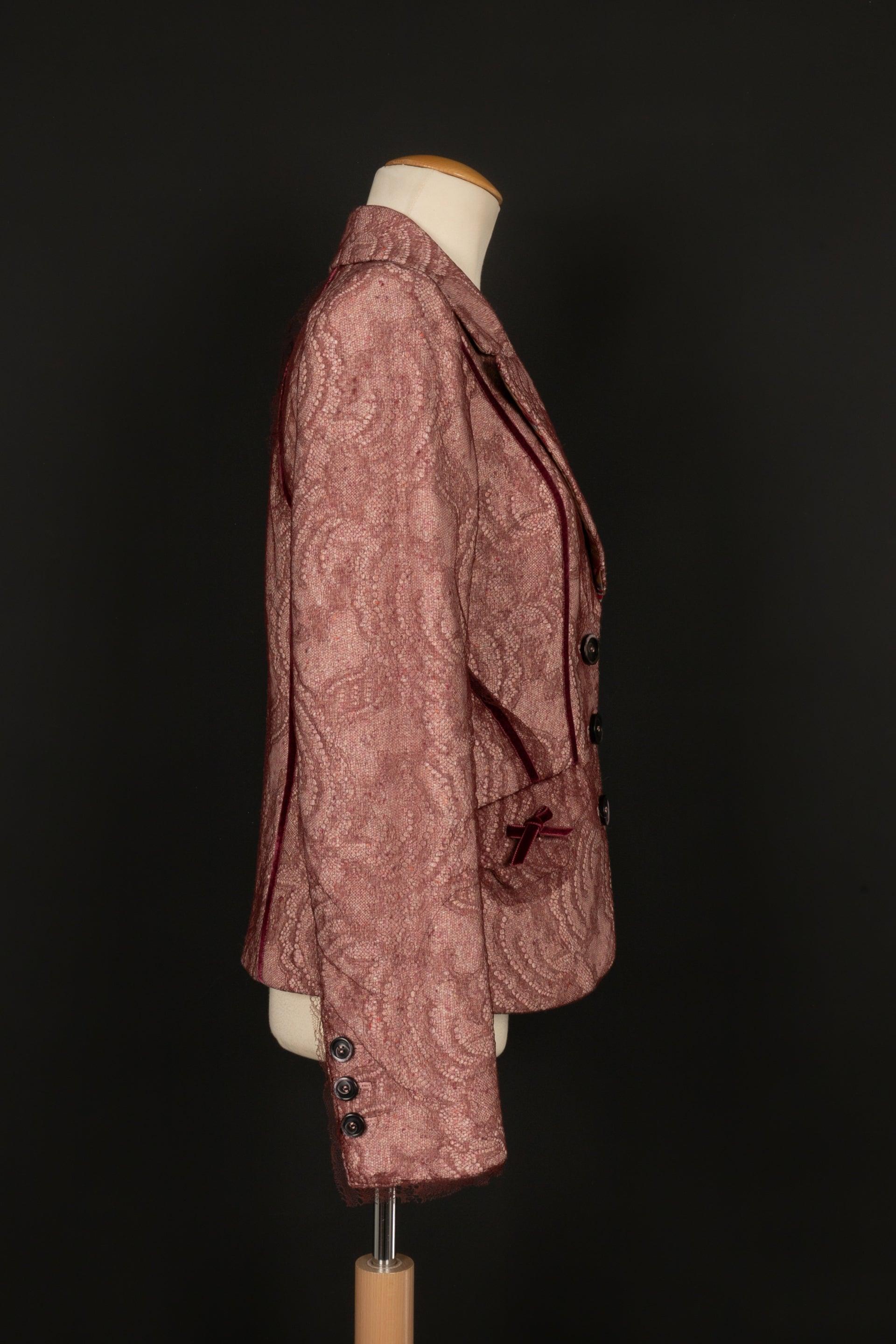 Christian Lacroix Lace Jacket in Pink Tones with Printed Cotton Lining, 2000s In Excellent Condition For Sale In SAINT-OUEN-SUR-SEINE, FR
