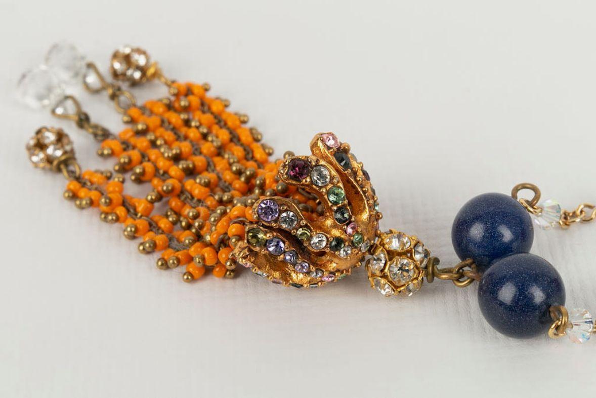 Collar largo Christian Lacroix con perlas multicolores en venta 1