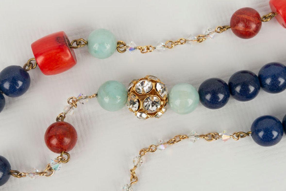 Christian Lacroix Collier long avec perles multicolores en vente 2