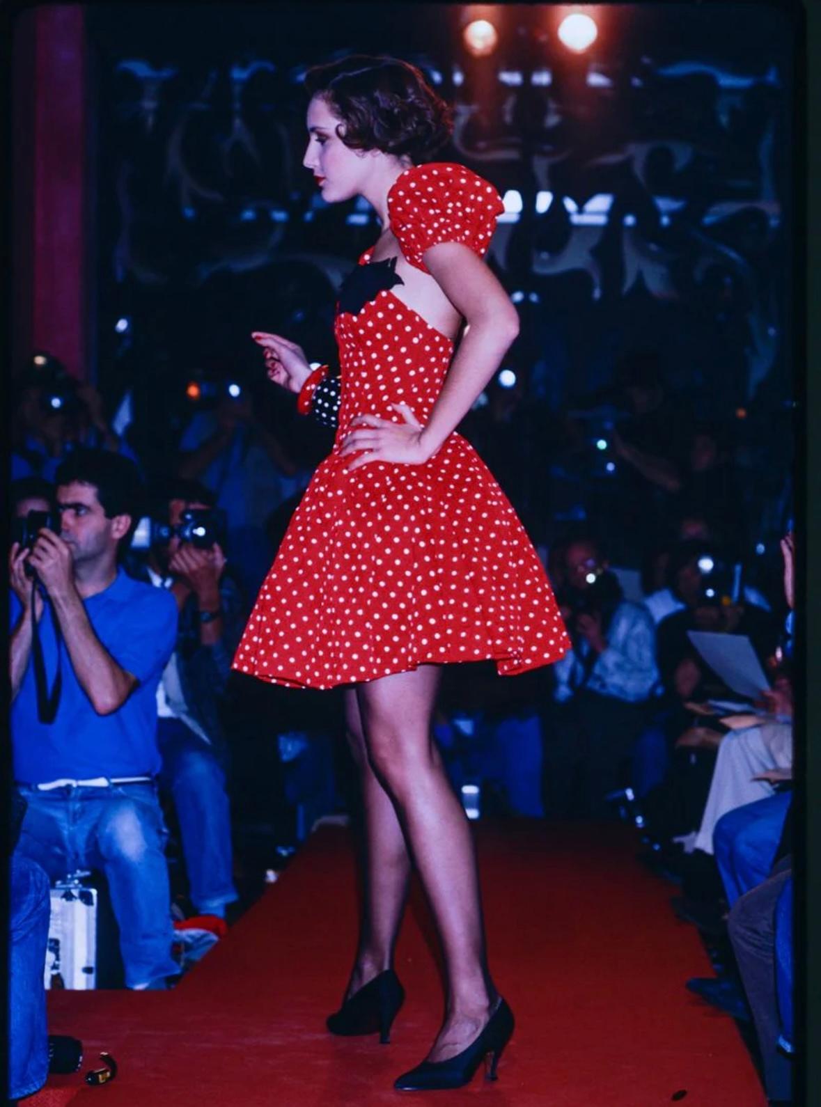 Christian Lacroix Luxe S/S 1988 Runway - Robe petticoat à poignets à pois en vente 7