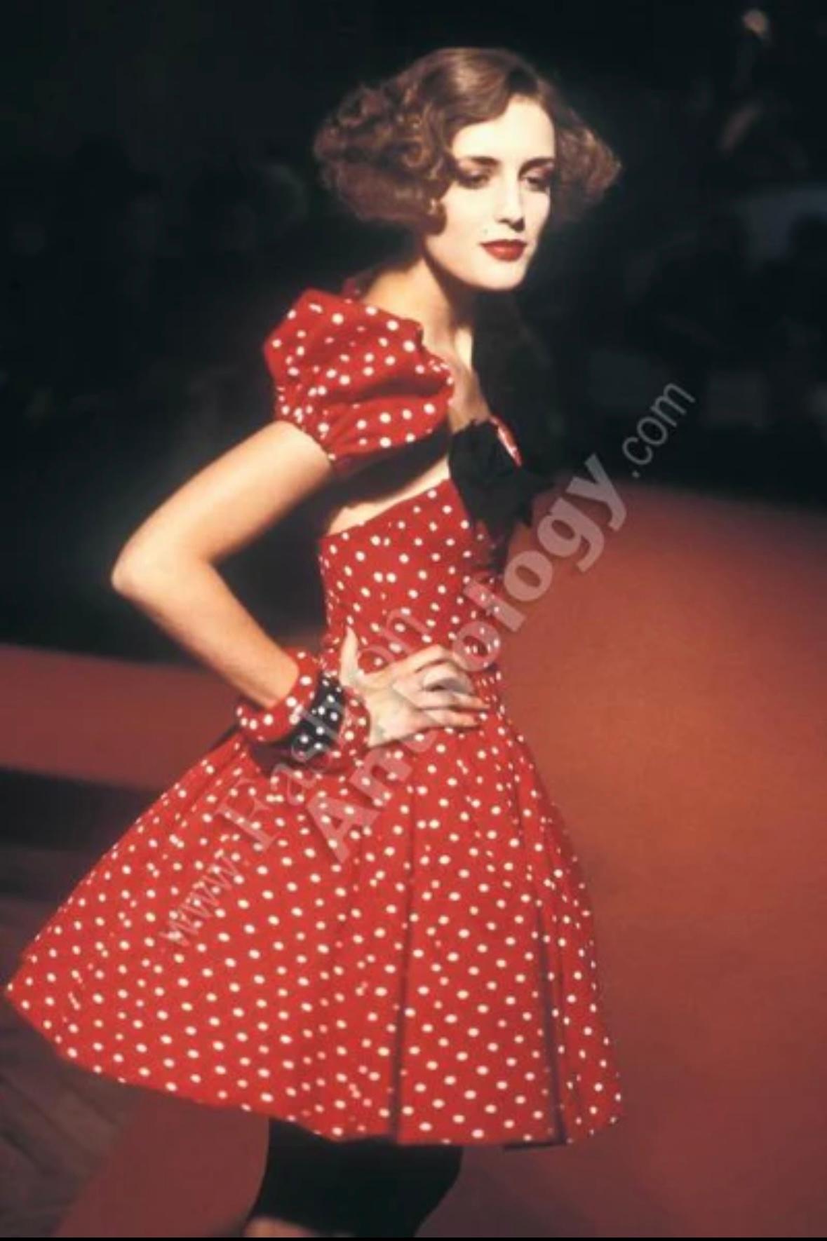 Christian Lacroix Luxe S/S 1988 Runway - Robe petticoat à poignets à pois en vente 8