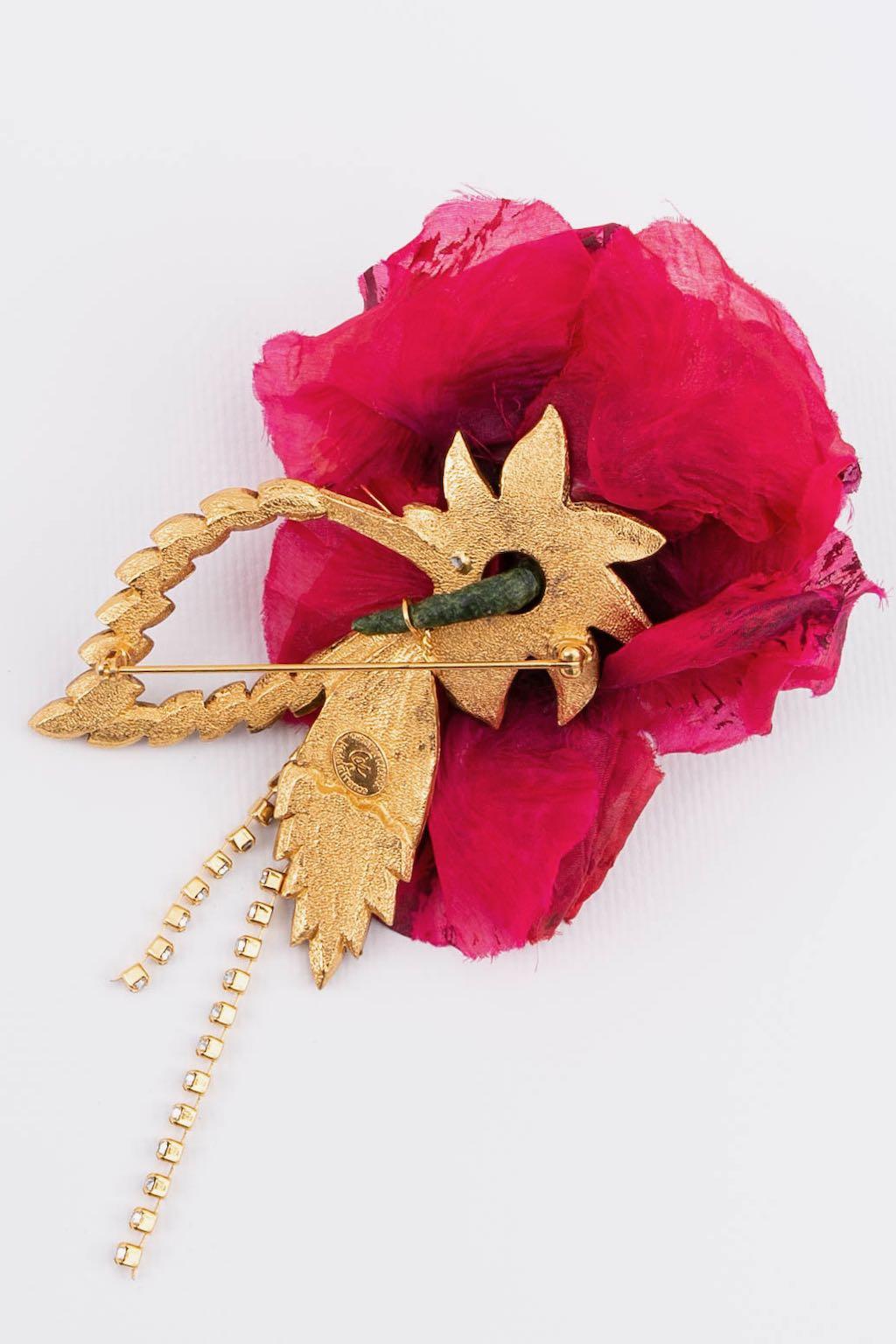Christian Lacroix Organza Brooch in Gilted Metal In Excellent Condition For Sale In SAINT-OUEN-SUR-SEINE, FR