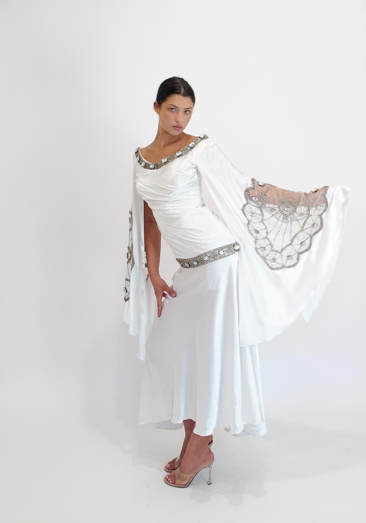 Christian Lacroix Verziertes Kleid mit Engelsärmeln aus weißem Satin im Angebot 2