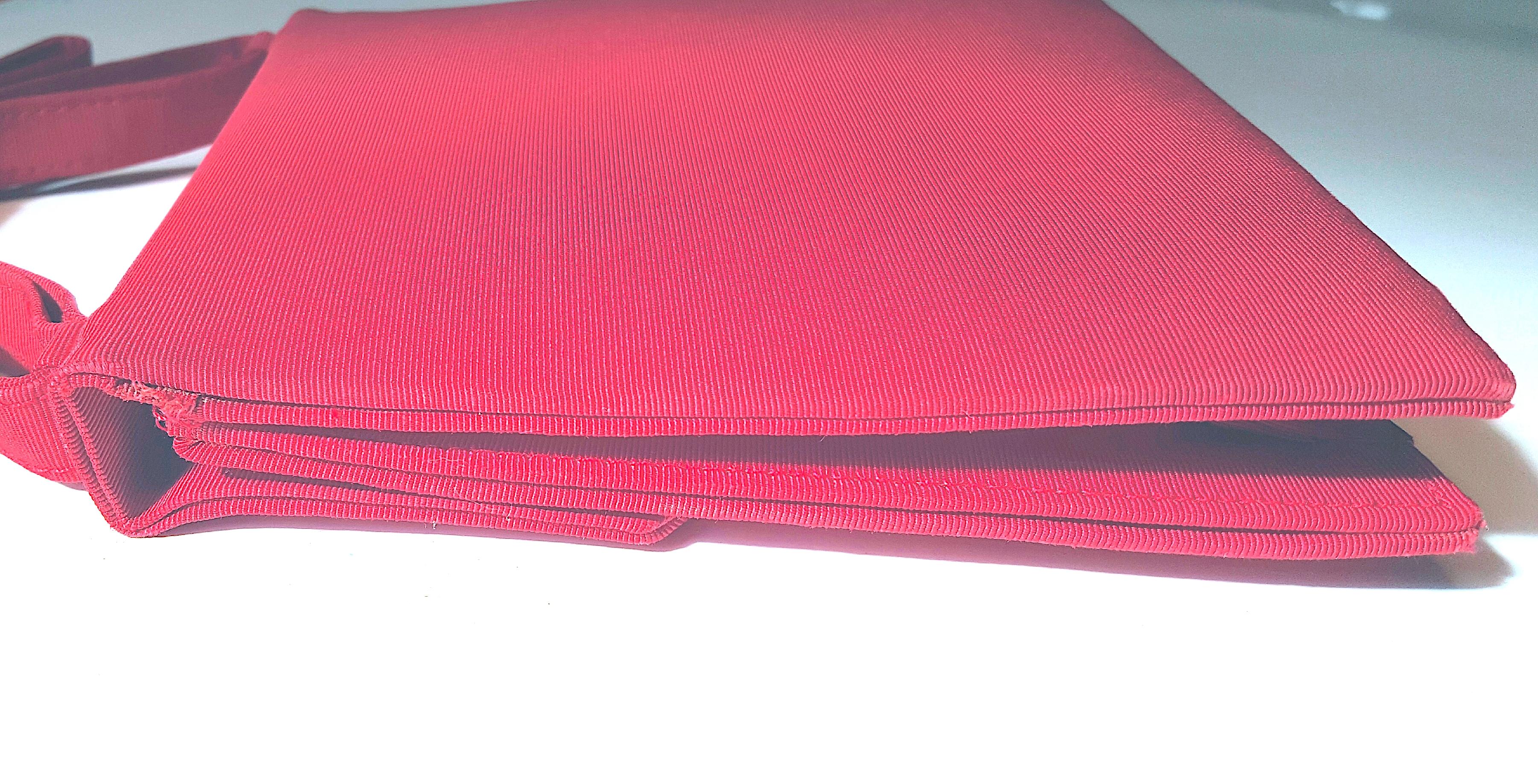 Couture ChristianLacroixParis Abendtasche aus rosa Seide mit CL-Stickerei und doppeltem Bügelgriff im Angebot 8