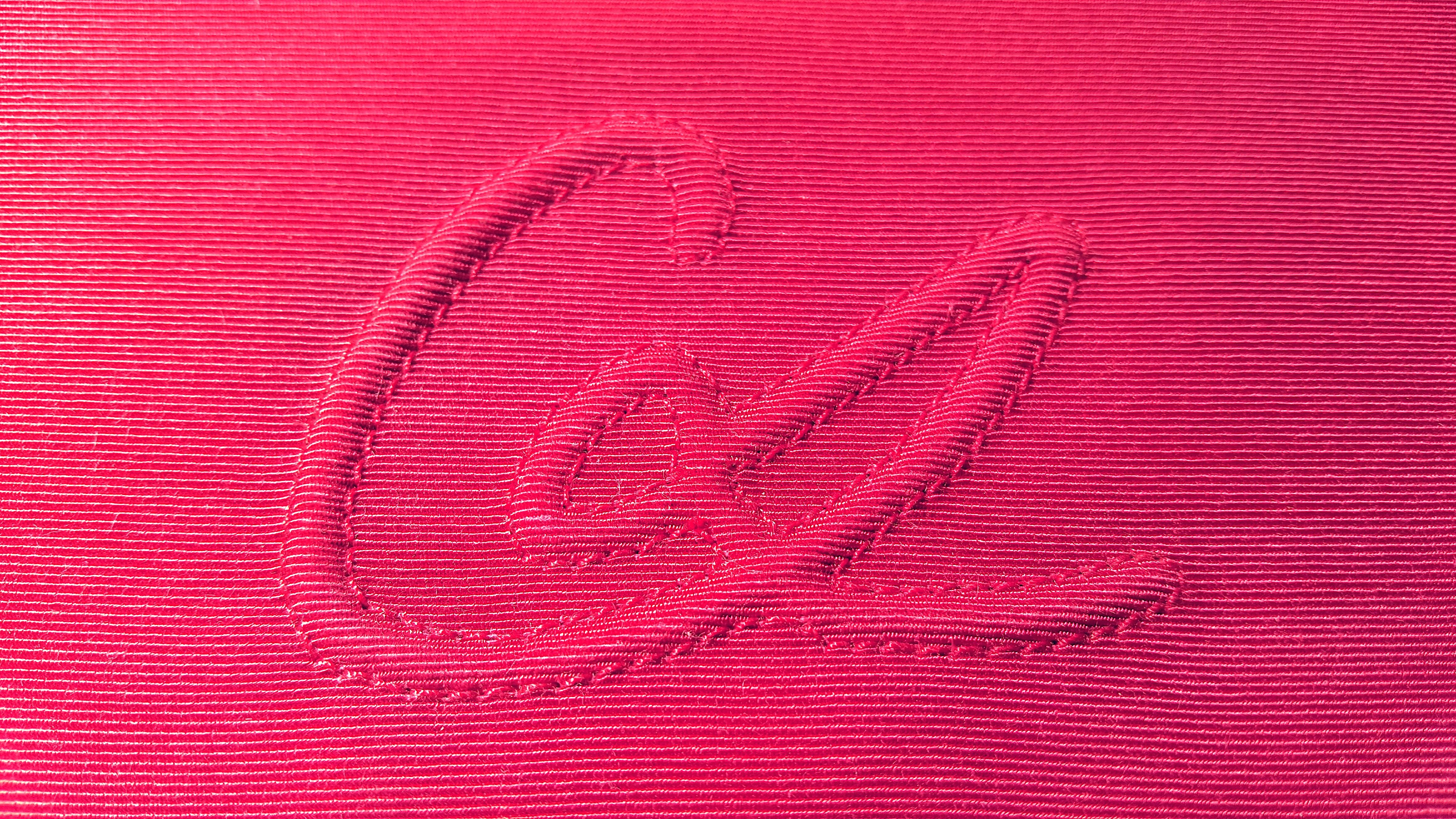 Couture ChristianLacroixParis Abendtasche aus rosa Seide mit CL-Stickerei und doppeltem Bügelgriff im Zustand „Gut“ im Angebot in Chicago, IL