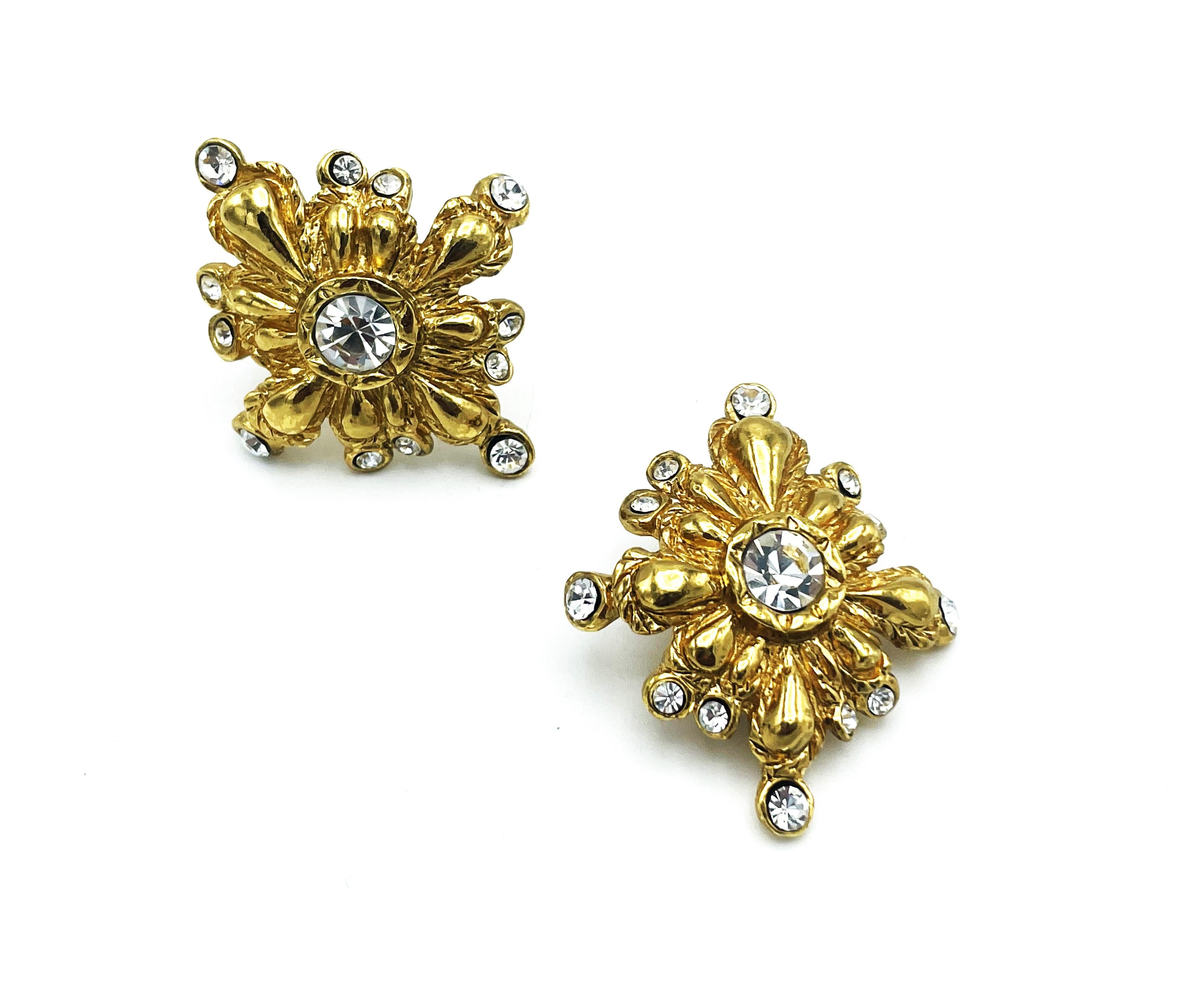 Christian Lacroix Paris clip-on earring, star shaped, gold plated, 1980/90s In Excellent Condition For Sale In Stuttgart, DE