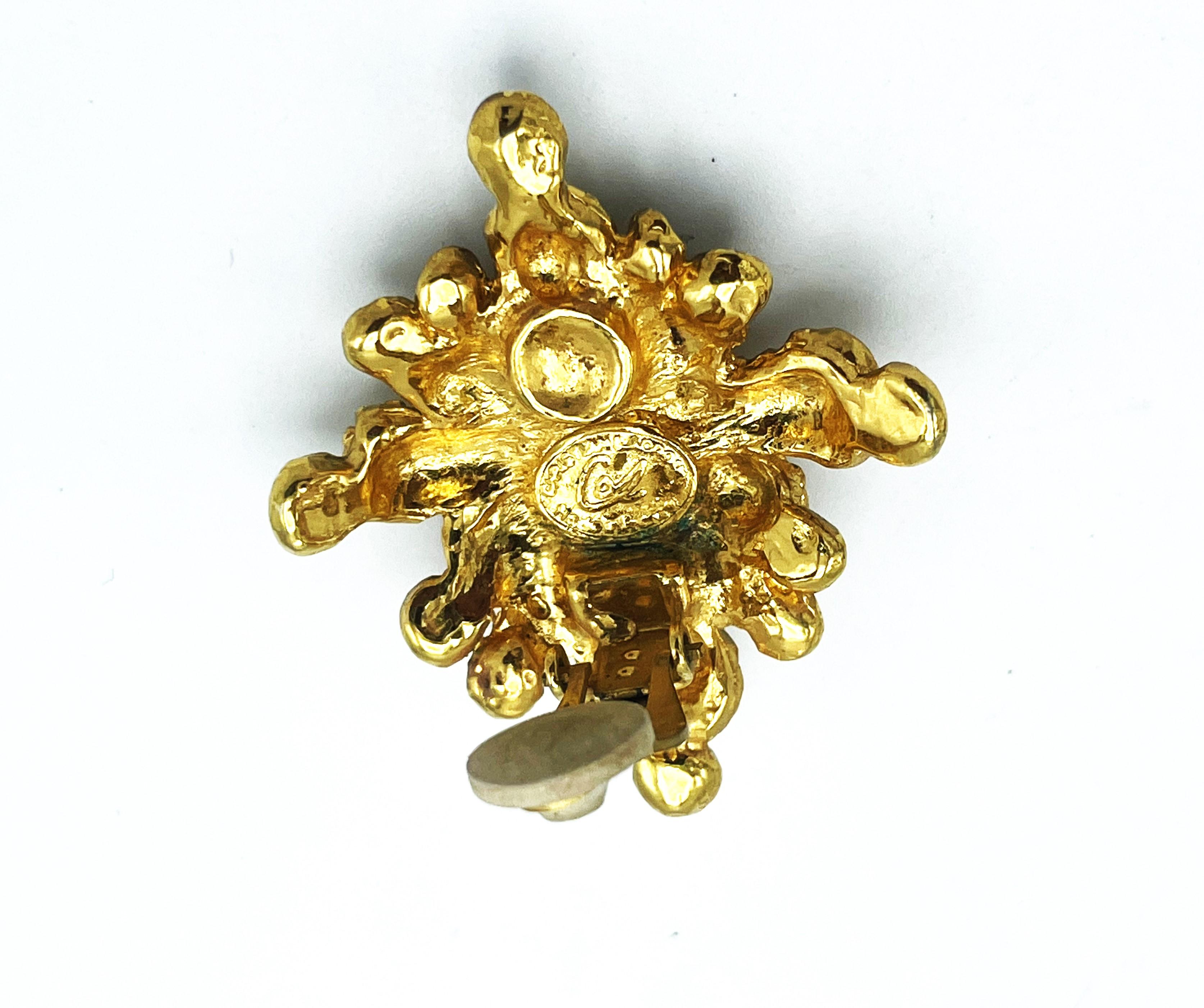 Christian Lacroix Paris clip-on earring, star shaped, gold plated, 1980/90s For Sale 1