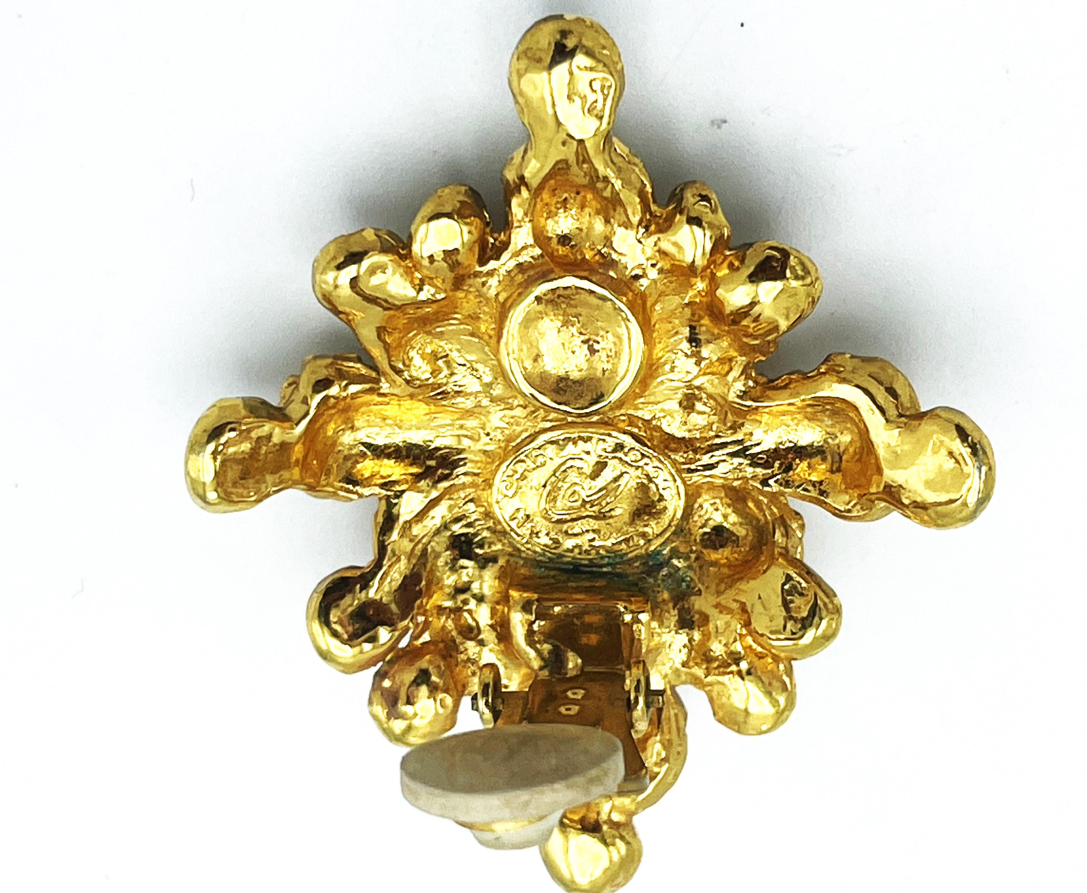 Christian Lacroix Paris clip-on earring, star shaped, gold plated, 1980/90s For Sale 2