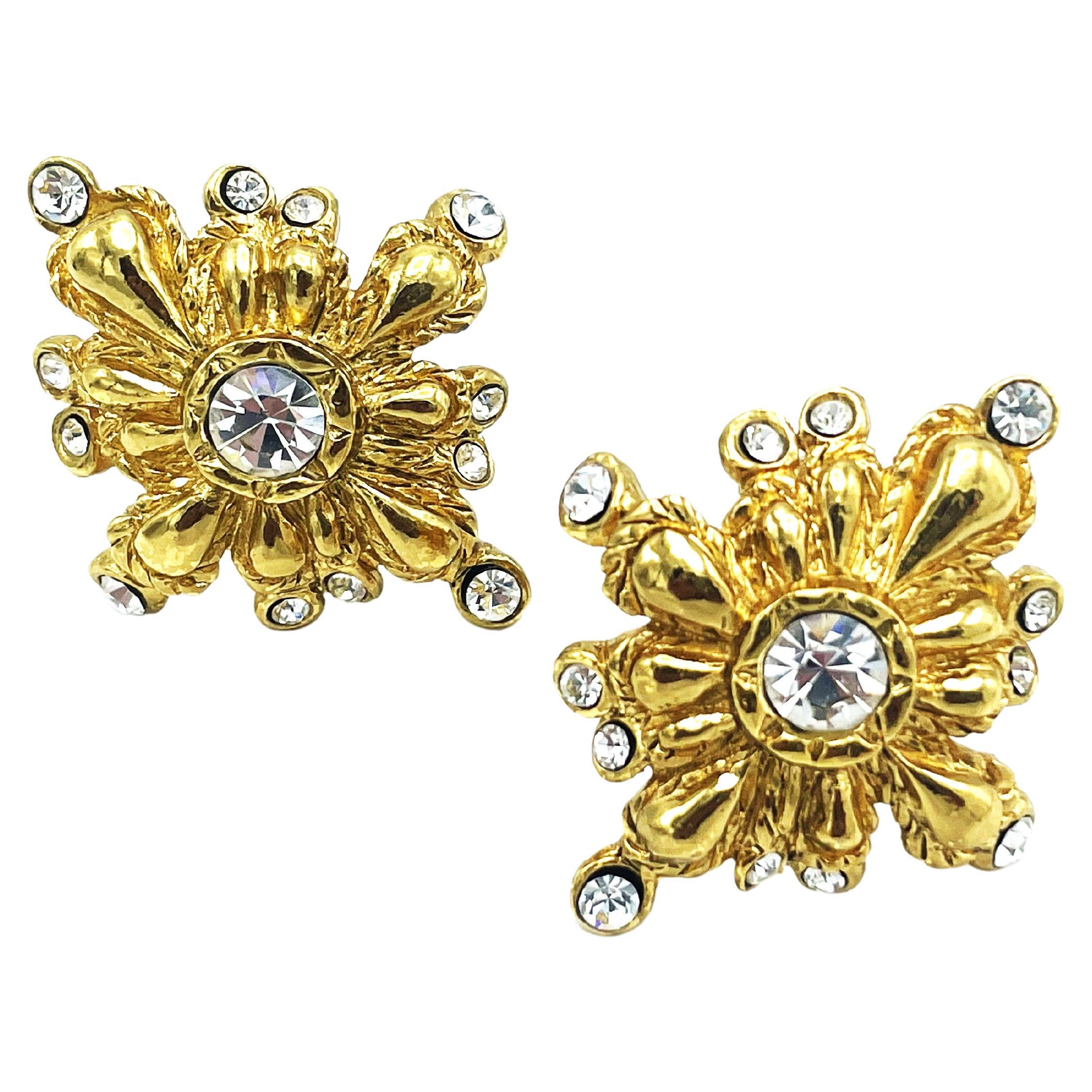 Christian Lacroix Paris clip-on earring, star shaped, gold plated, 1980/90s For Sale