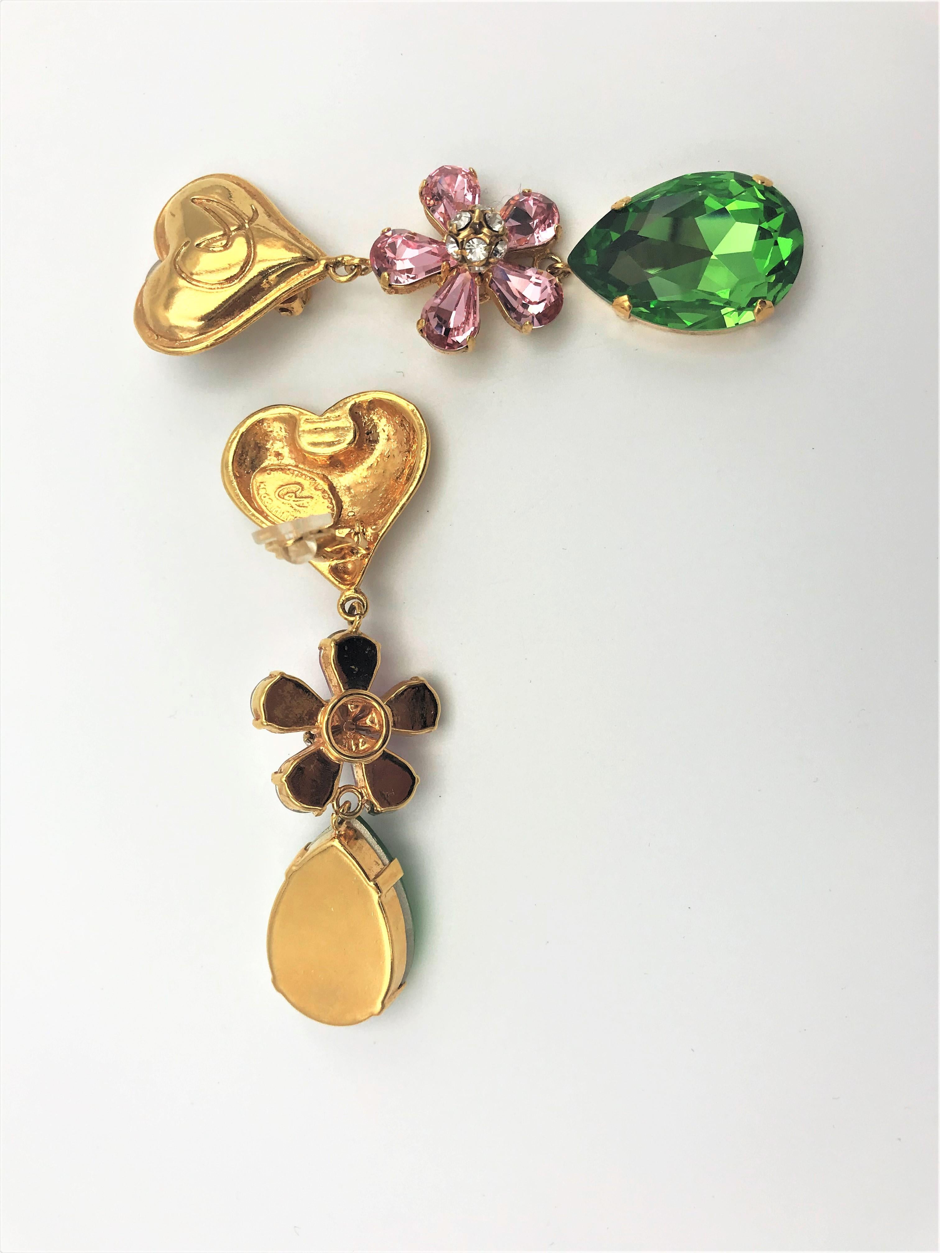 Christian Lacroix Paris clip-on earrings with heart & rhinestones in pink/green In Excellent Condition For Sale In Stuttgart, DE