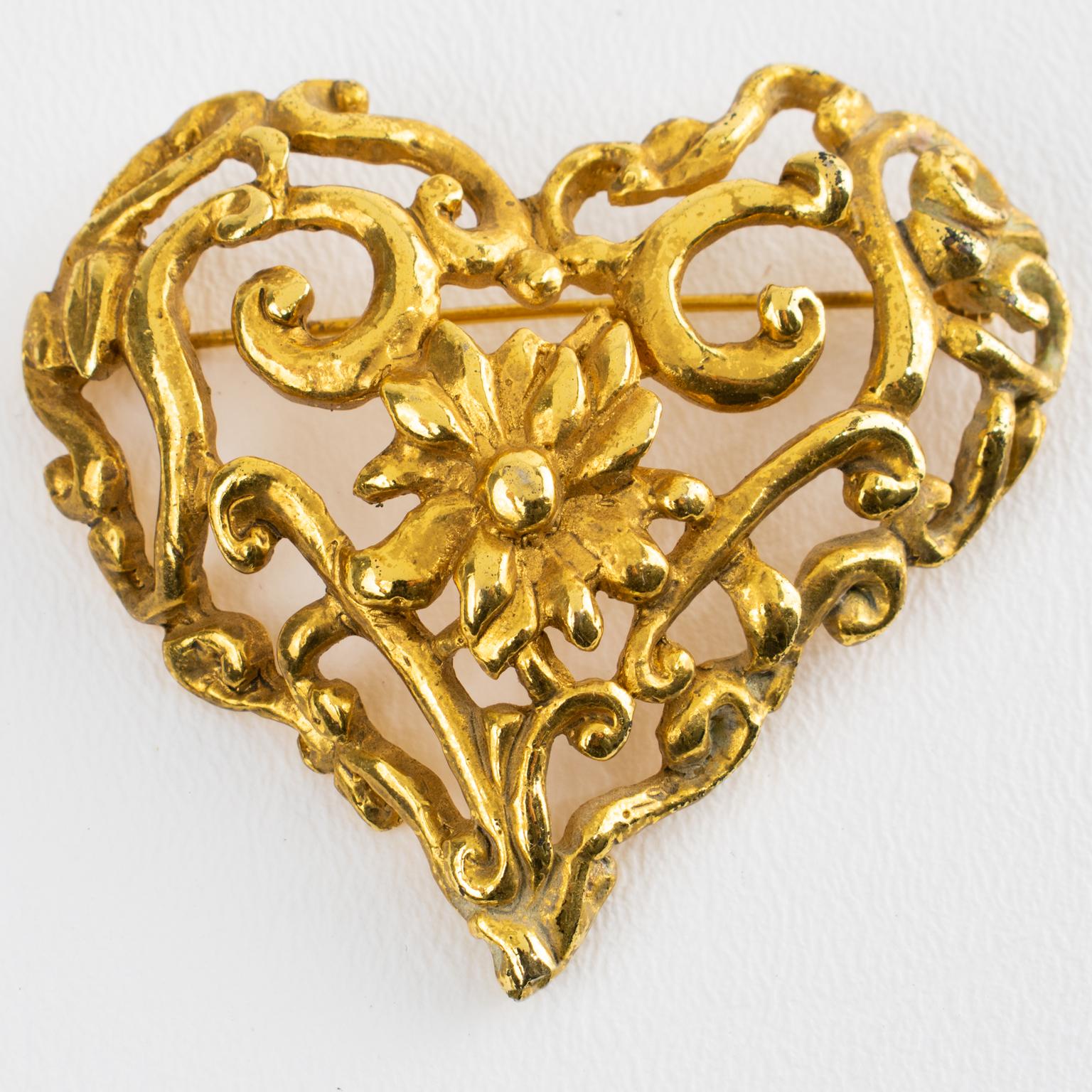 Christian Lacroix Paris Broche cœur baroque en métal doré Excellent état - En vente à Atlanta, GA