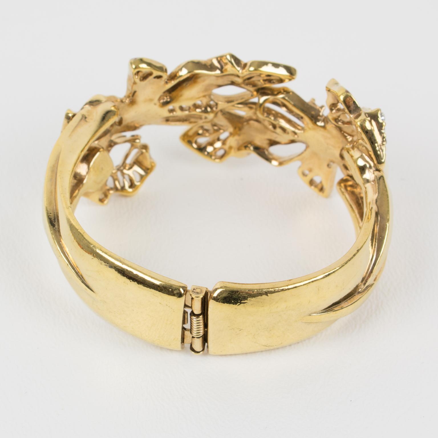 Christian Lacroix Paris Bracelet jonc à pinces en métal doré orné de bijoux Unisexe en vente