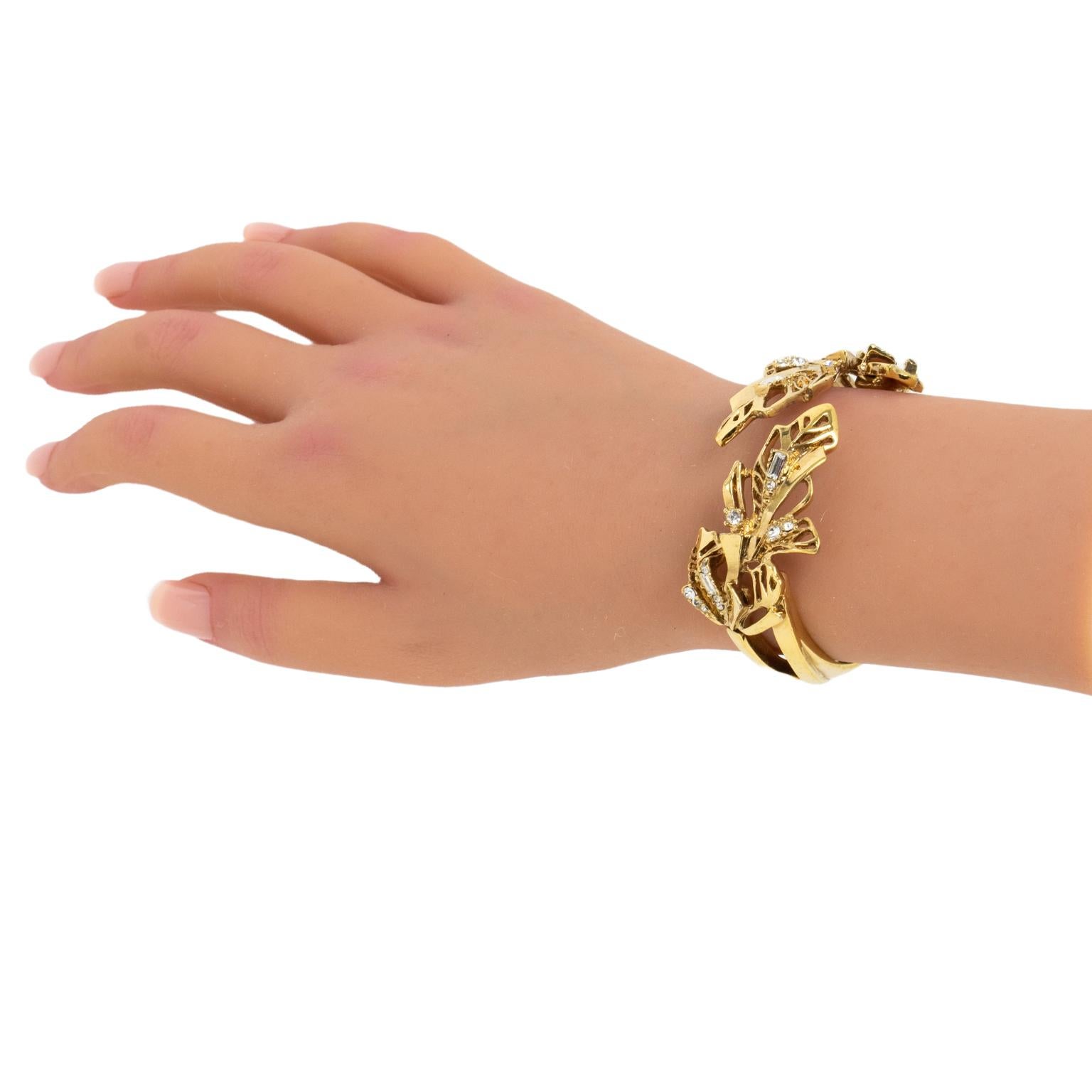Christian Lacroix Paris Bracelet jonc à pinces en métal doré orné de bijoux en vente 3