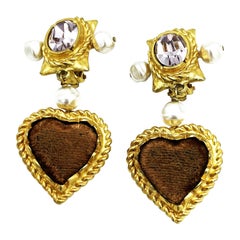 Christian Lacroix Paris, longues boucles d'oreilles à clip avec un cœur en velours, années 1980/90