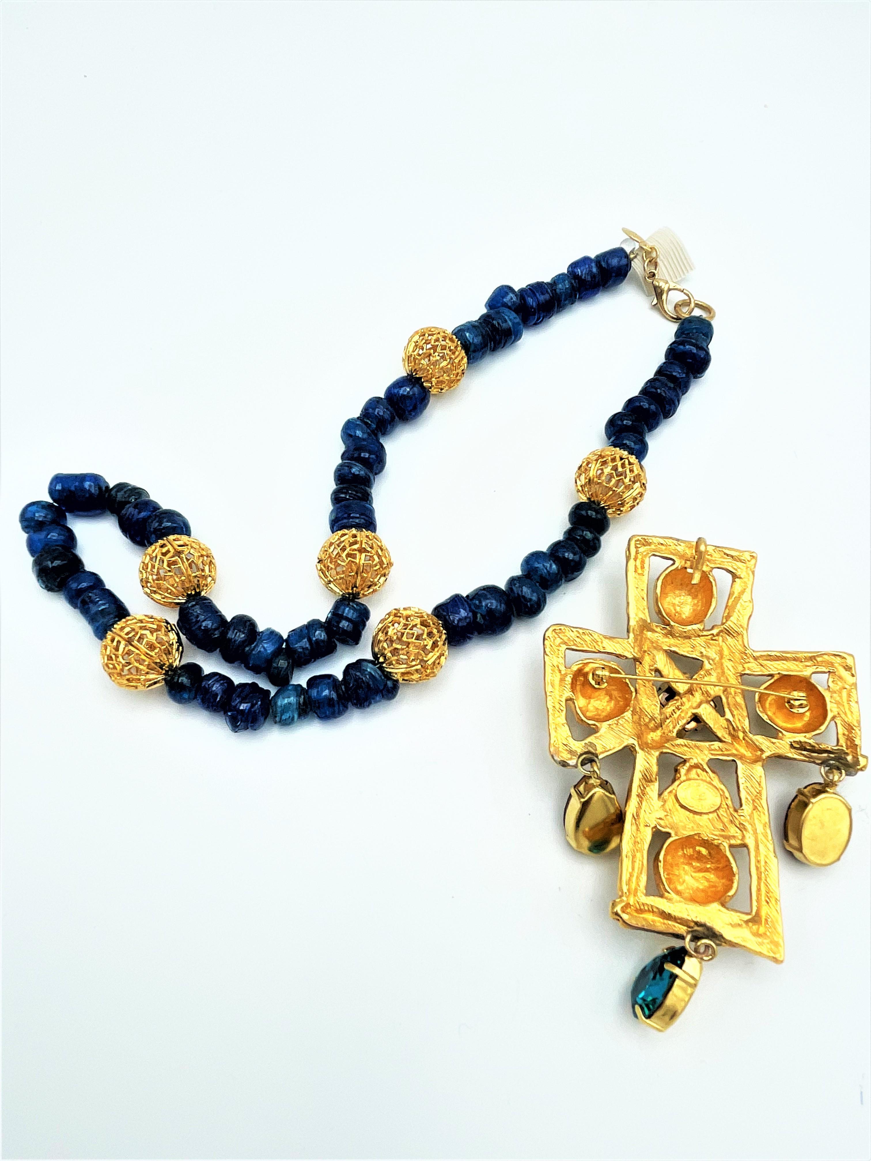 CHRISTIAN LACROIX PARIS, collar con broche de cruz amovible, con brillantitos en venta 6