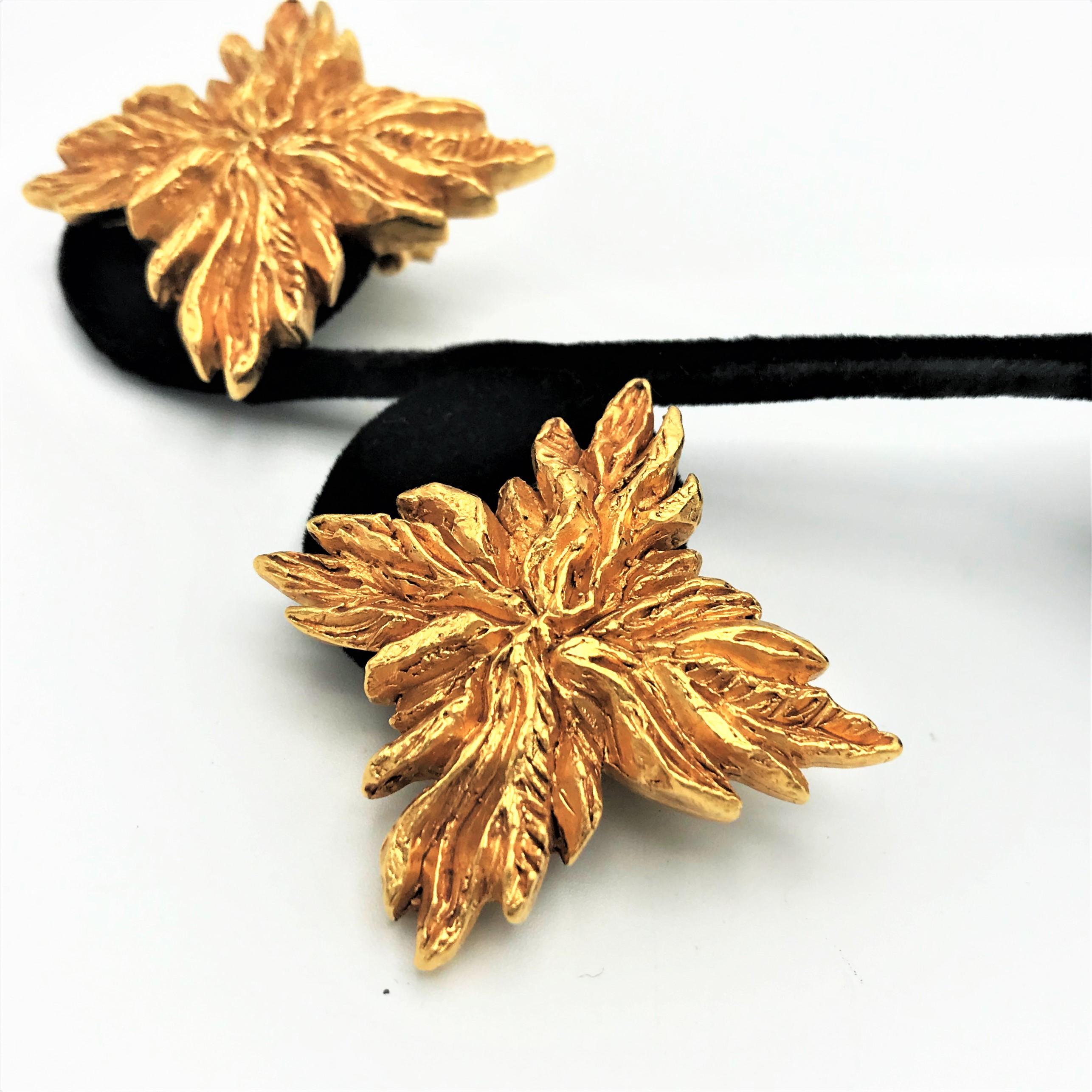 Christian Lacroix Paris signed ear clips gold-plated 1990s For Sale 1