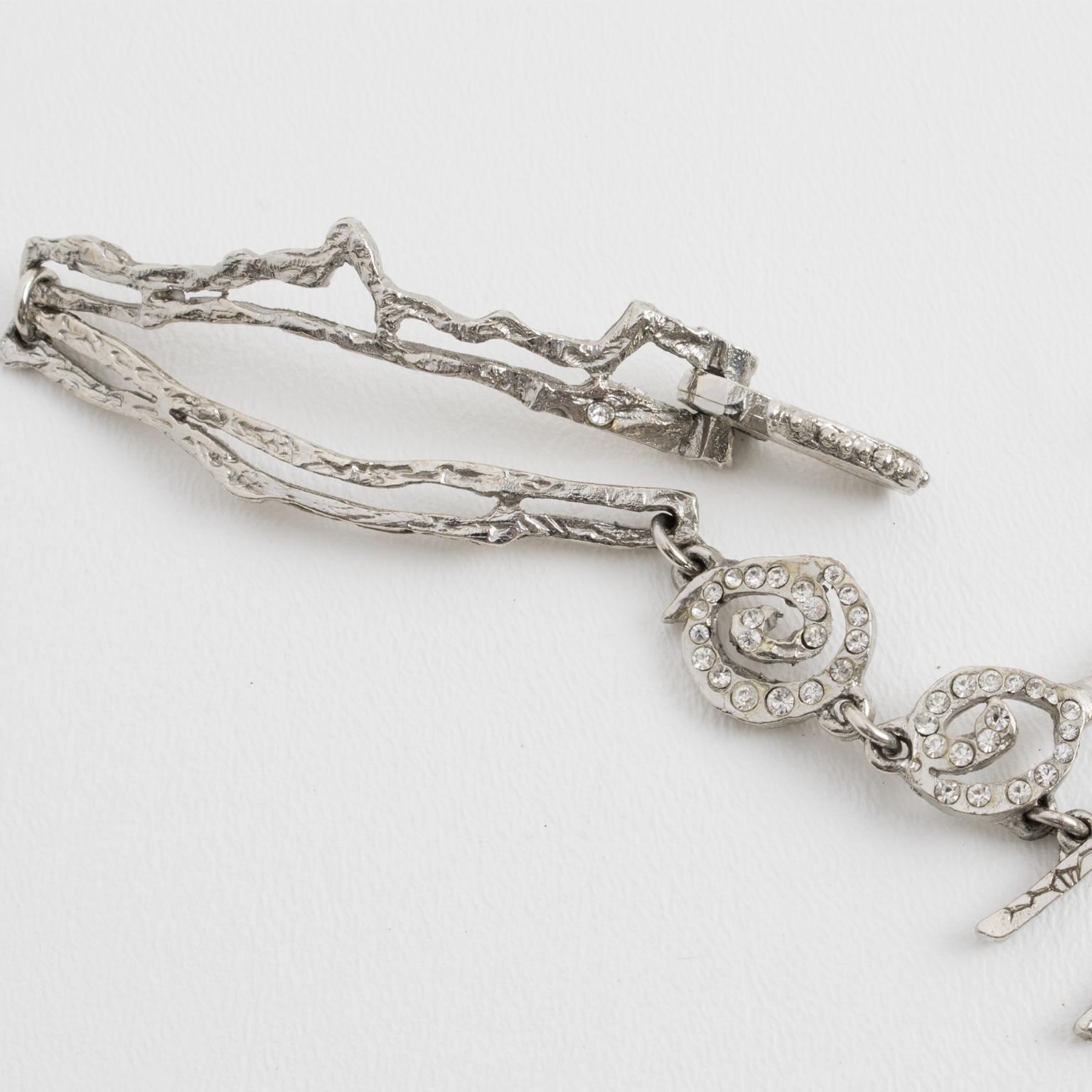 Christian Lacroix Paris Collier argenté avec médaillon brutaliste orné de bijoux en vente 6