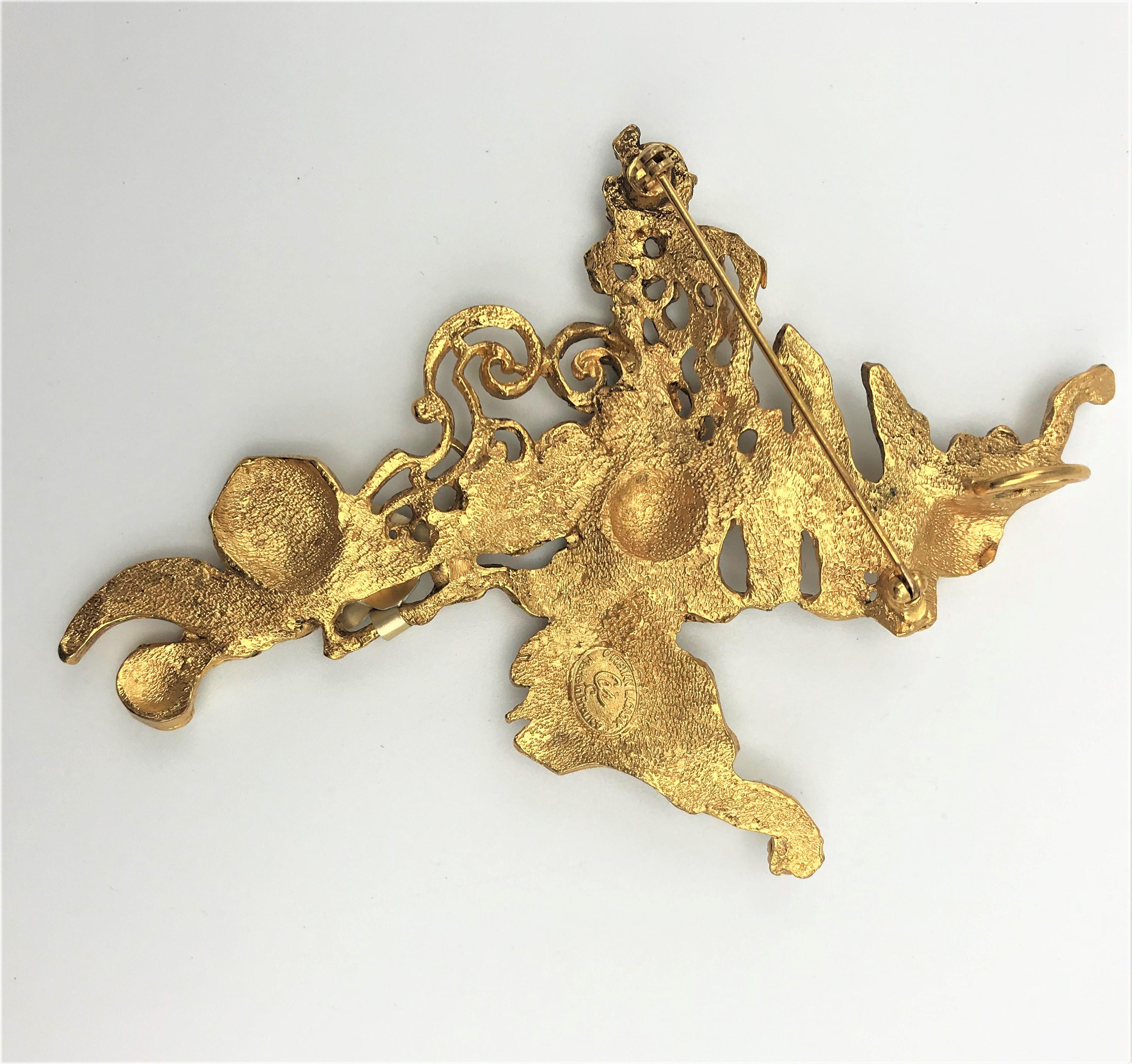 Artisan  Christian Lacroix Paris, broche croisée stylisée plaquée or, années 1980 en vente