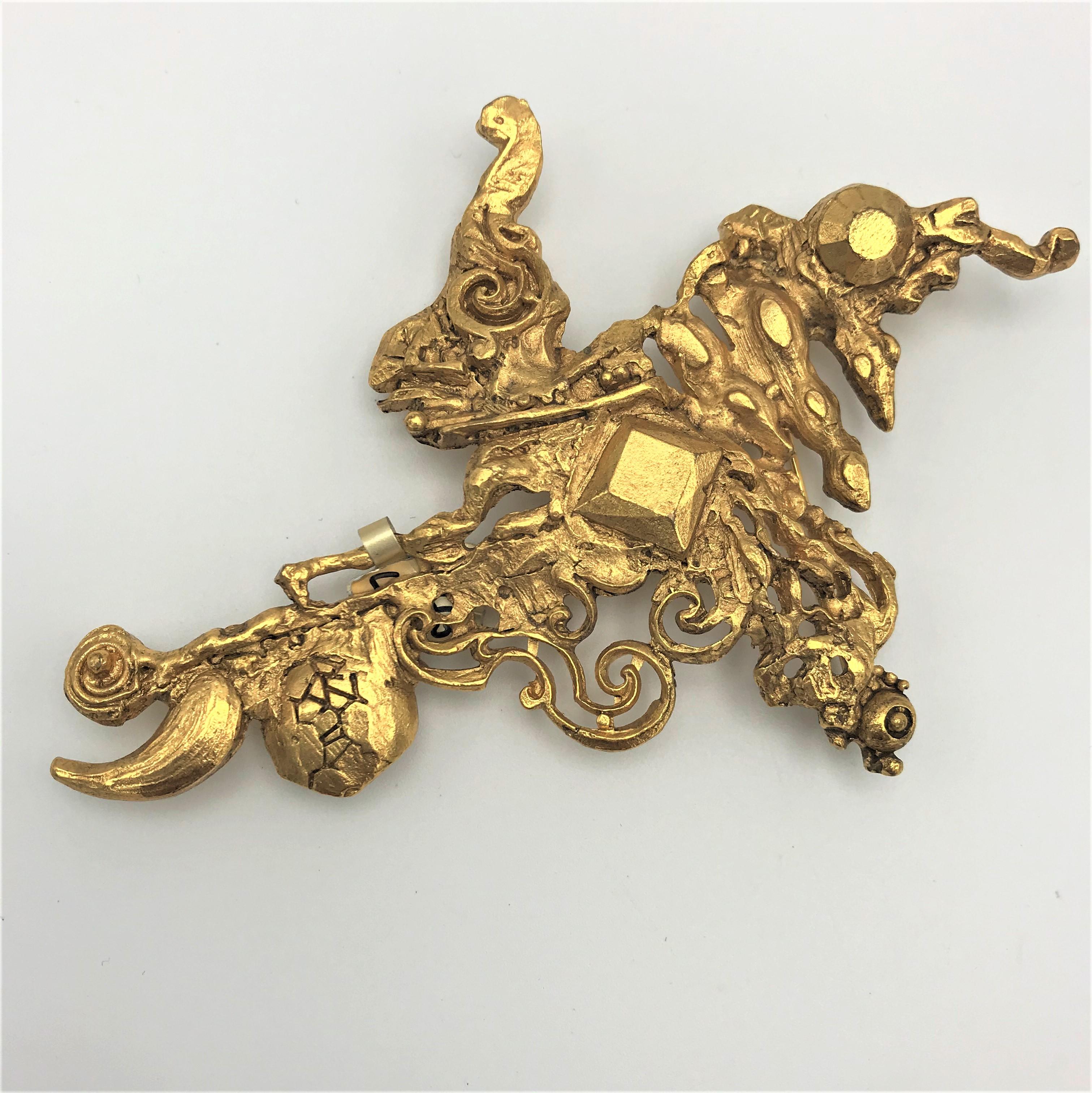  Christian Lacroix Paris, broche croisée stylisée plaquée or, années 1980 en vente 1