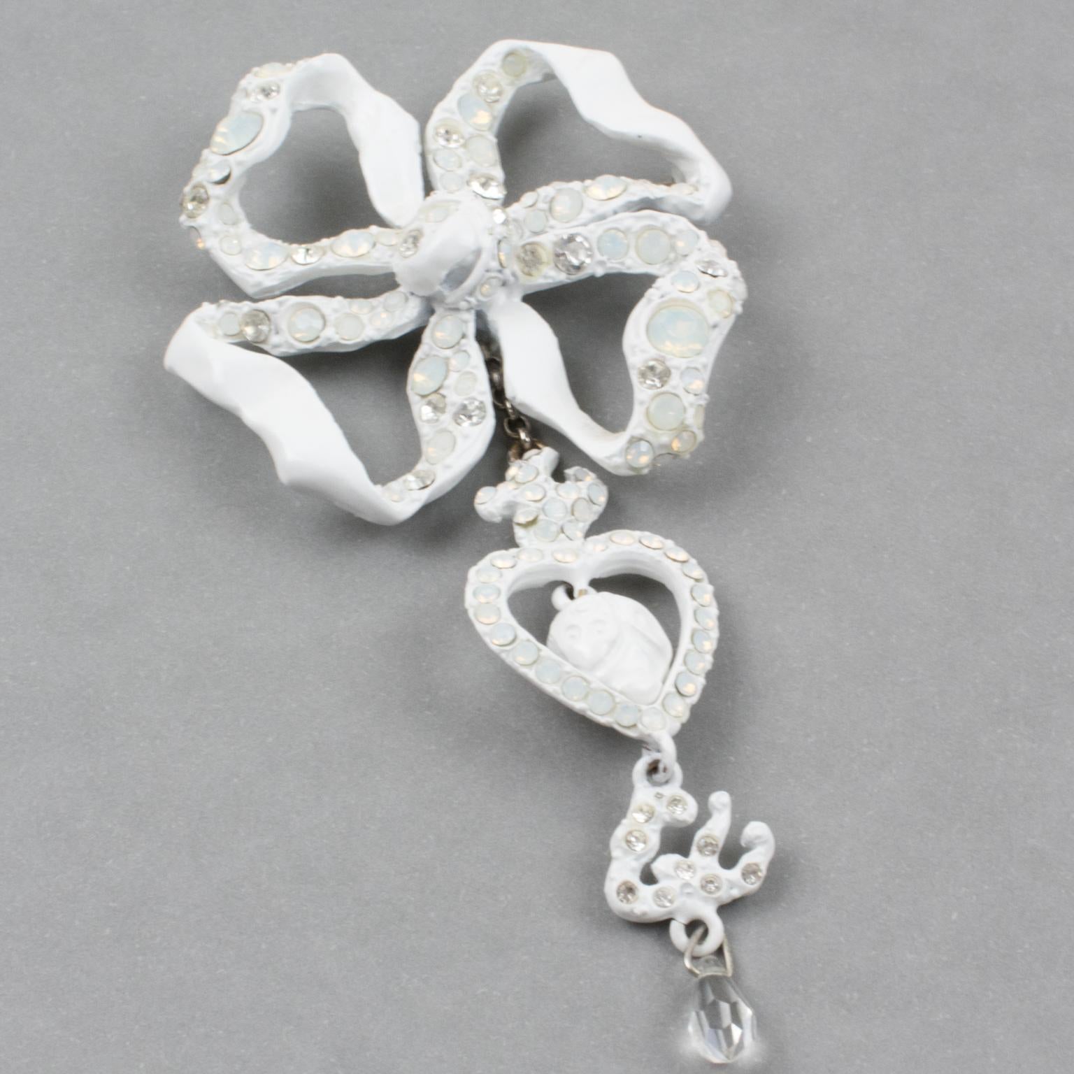 Christian Lacroix Paris Broche avec nœud papillon pendant en émail blanc en vente 7
