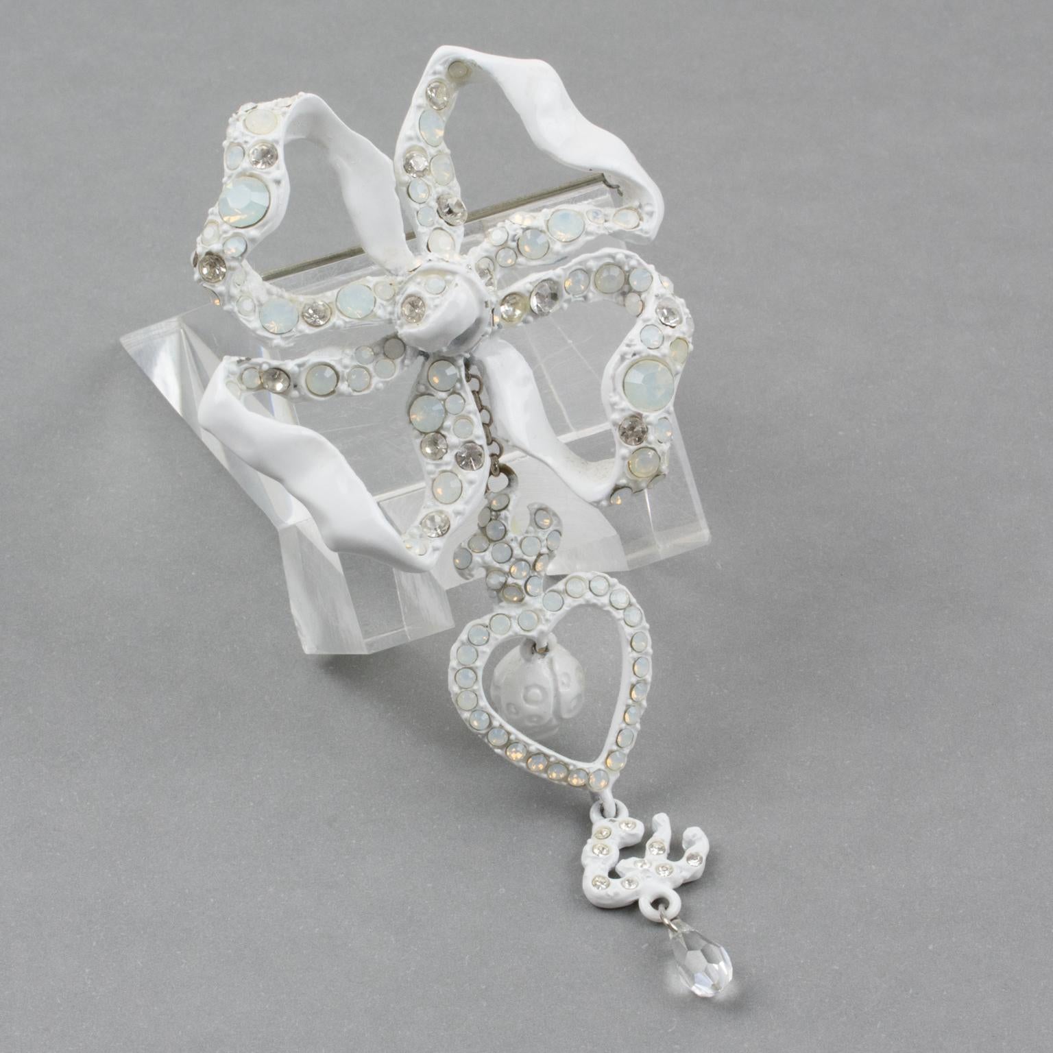 Christian Lacroix Paris Broche avec nœud papillon pendant en émail blanc Unisexe en vente