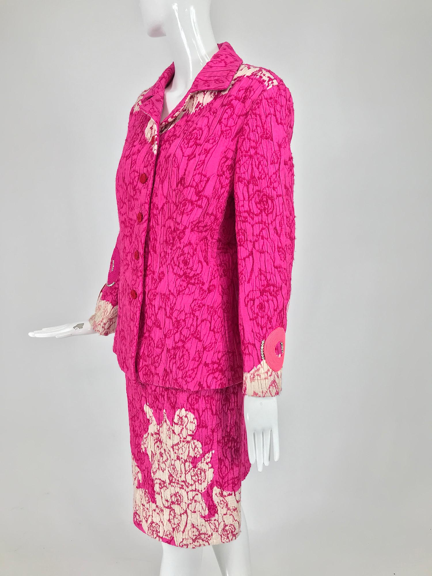 Rose Christian Lacroix - Tailleur jupe rose avec appliques en soie brodées, années 1990 en vente