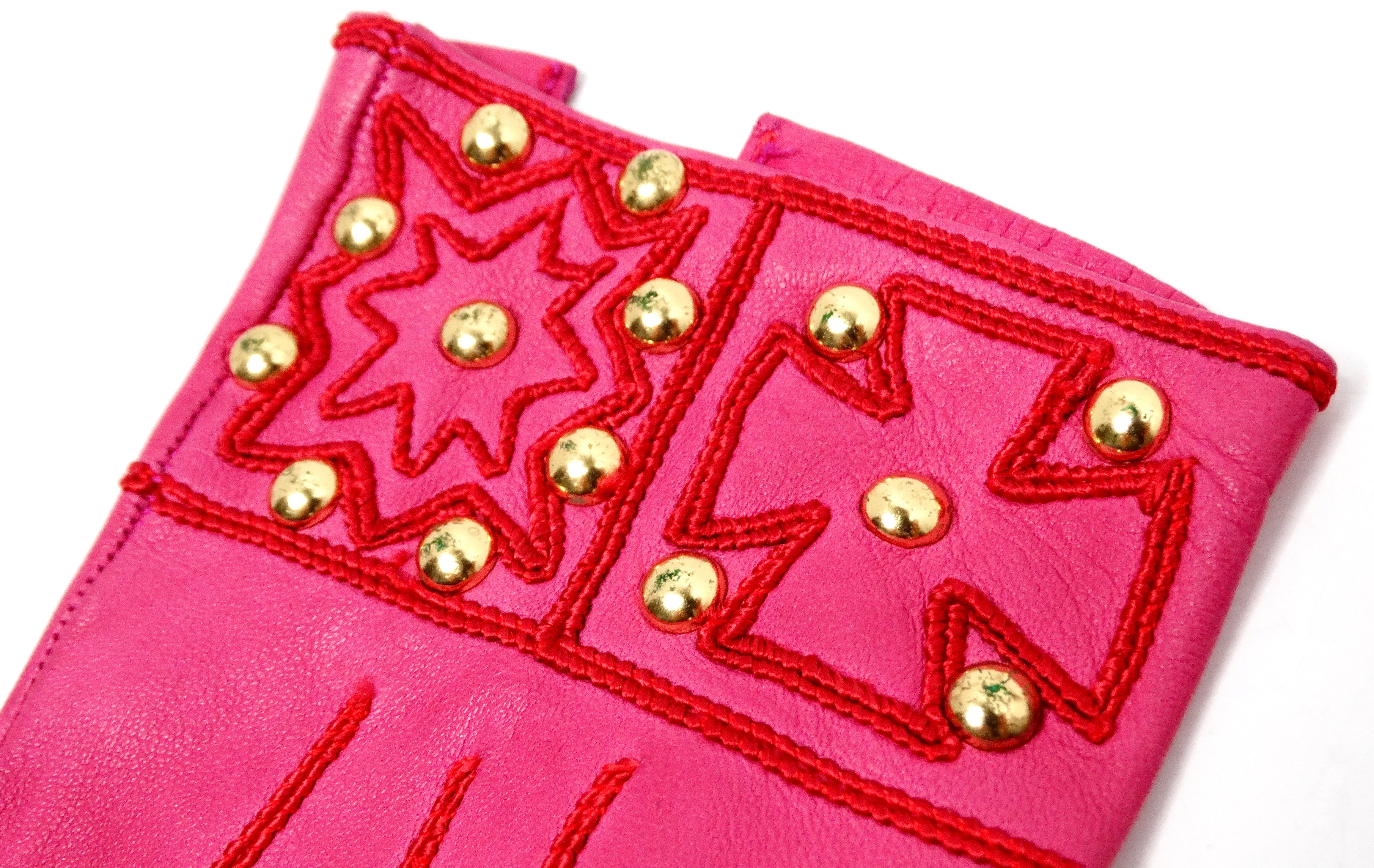 Christian Lacroix Gants en cuir brodé rose et rouge, circa 1990 Bon état - En vente à Scottsdale, AZ